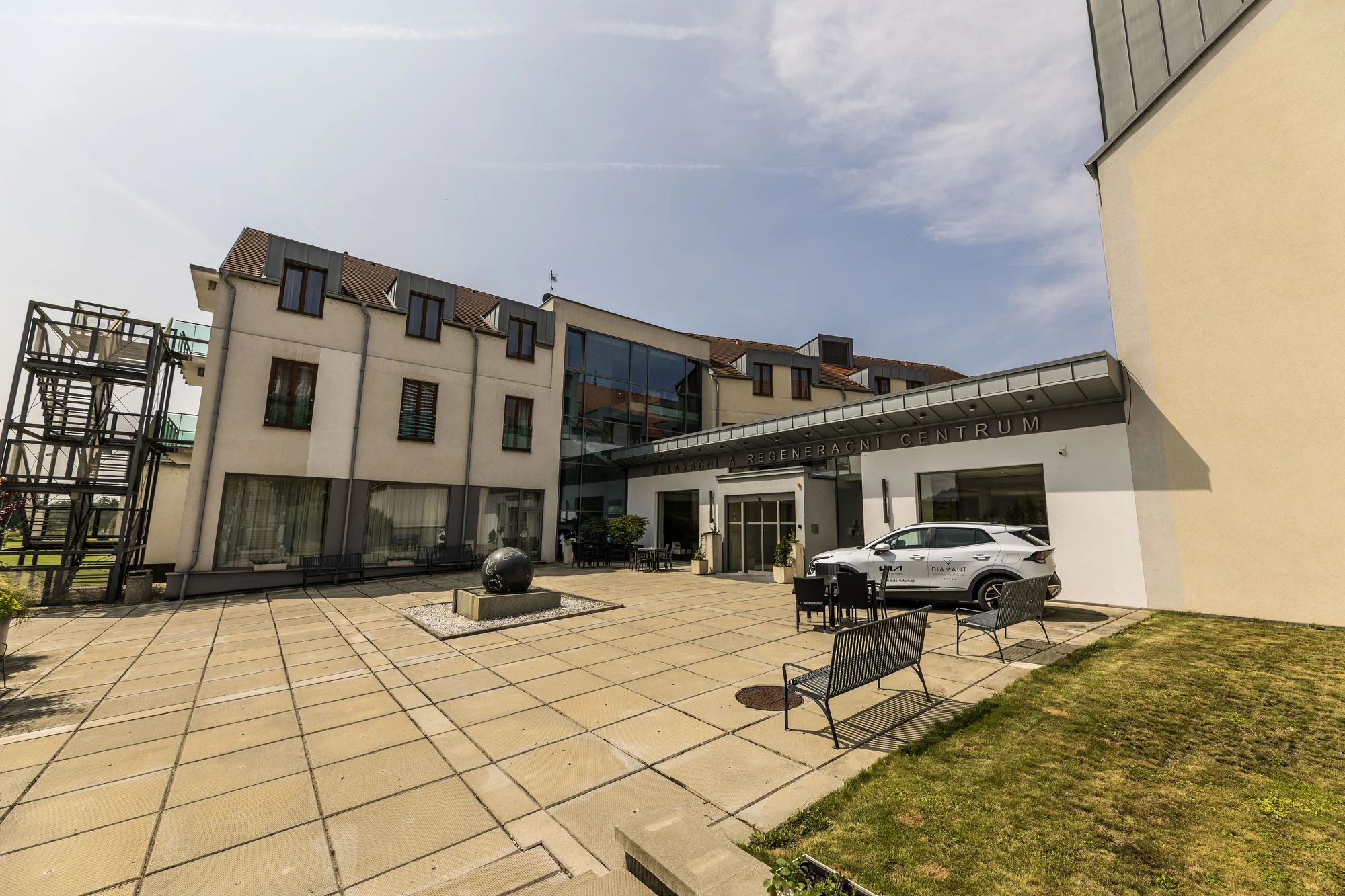 Luxusní pobyt v Hluboké nad Vltavou: 5* hotel u zámku s wellness a jídlem