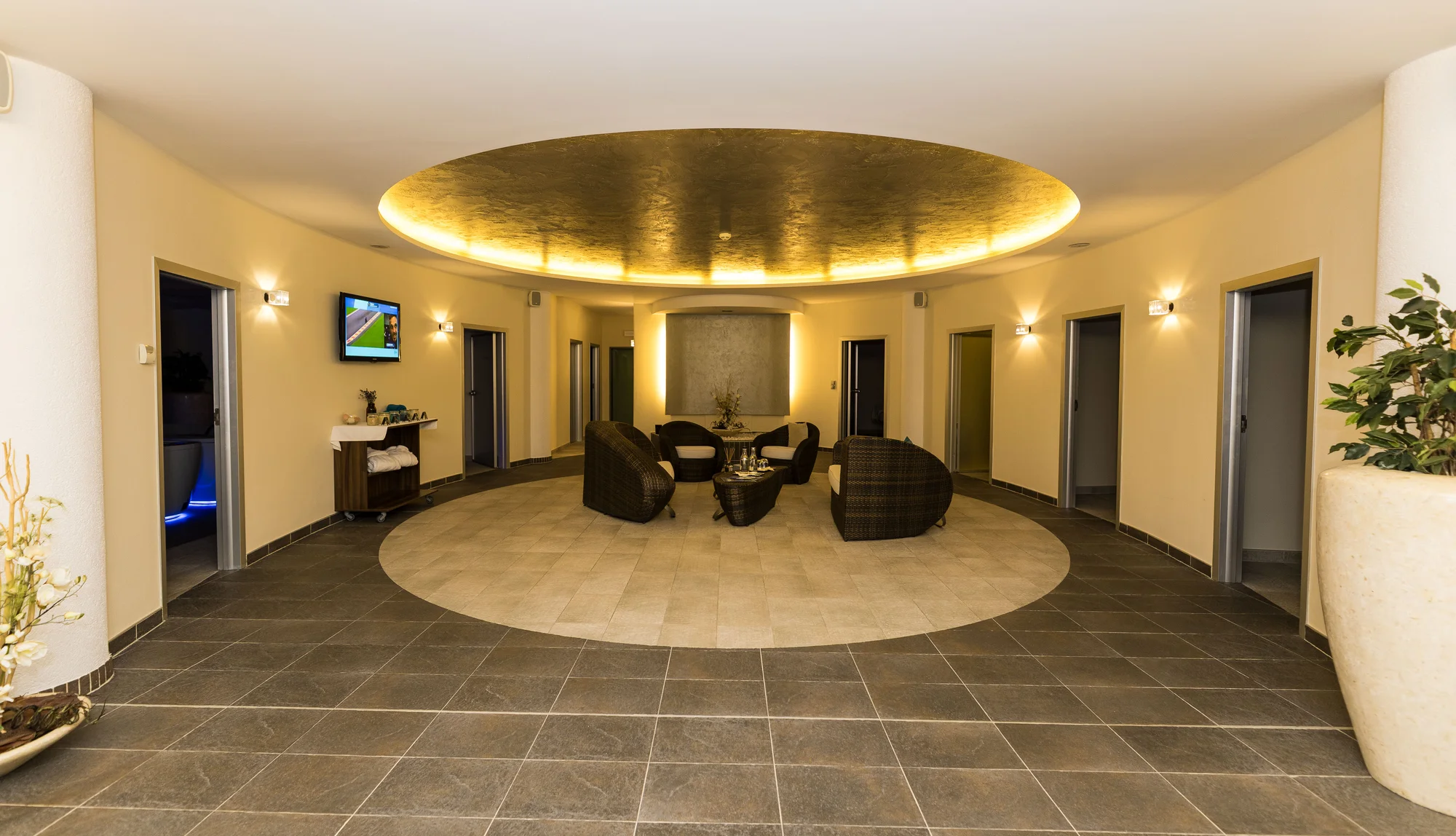 Luxusní pobyt v Hluboké nad Vltavou: 5* hotel u zámku s wellness a jídlem