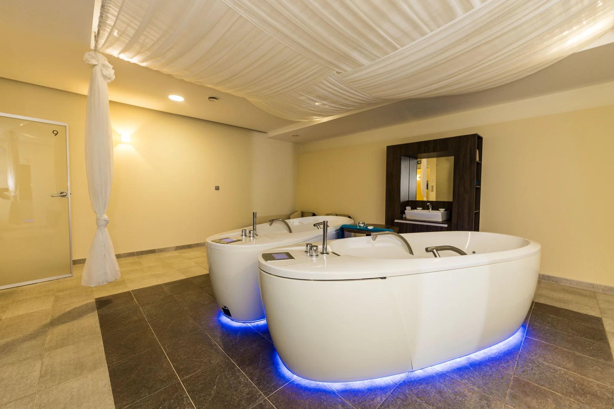 Luxusní pobyt v Hluboké nad Vltavou: 5* hotel u zámku s wellness a jídlem