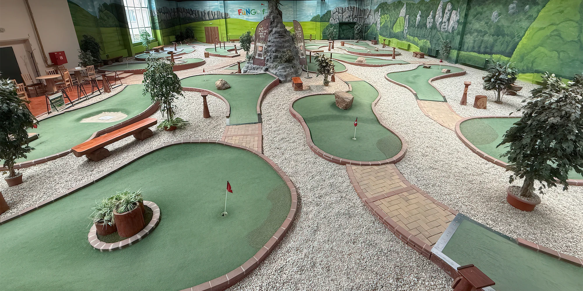 Adventure Golf s pizzou a nápoji pro pár i rodinu