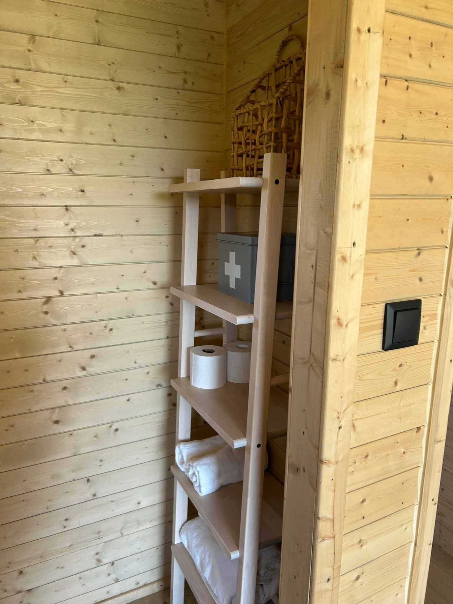 Moderní tiny house na Křivoklátsku, 11 km od Lán: bez stravy či se snídaní