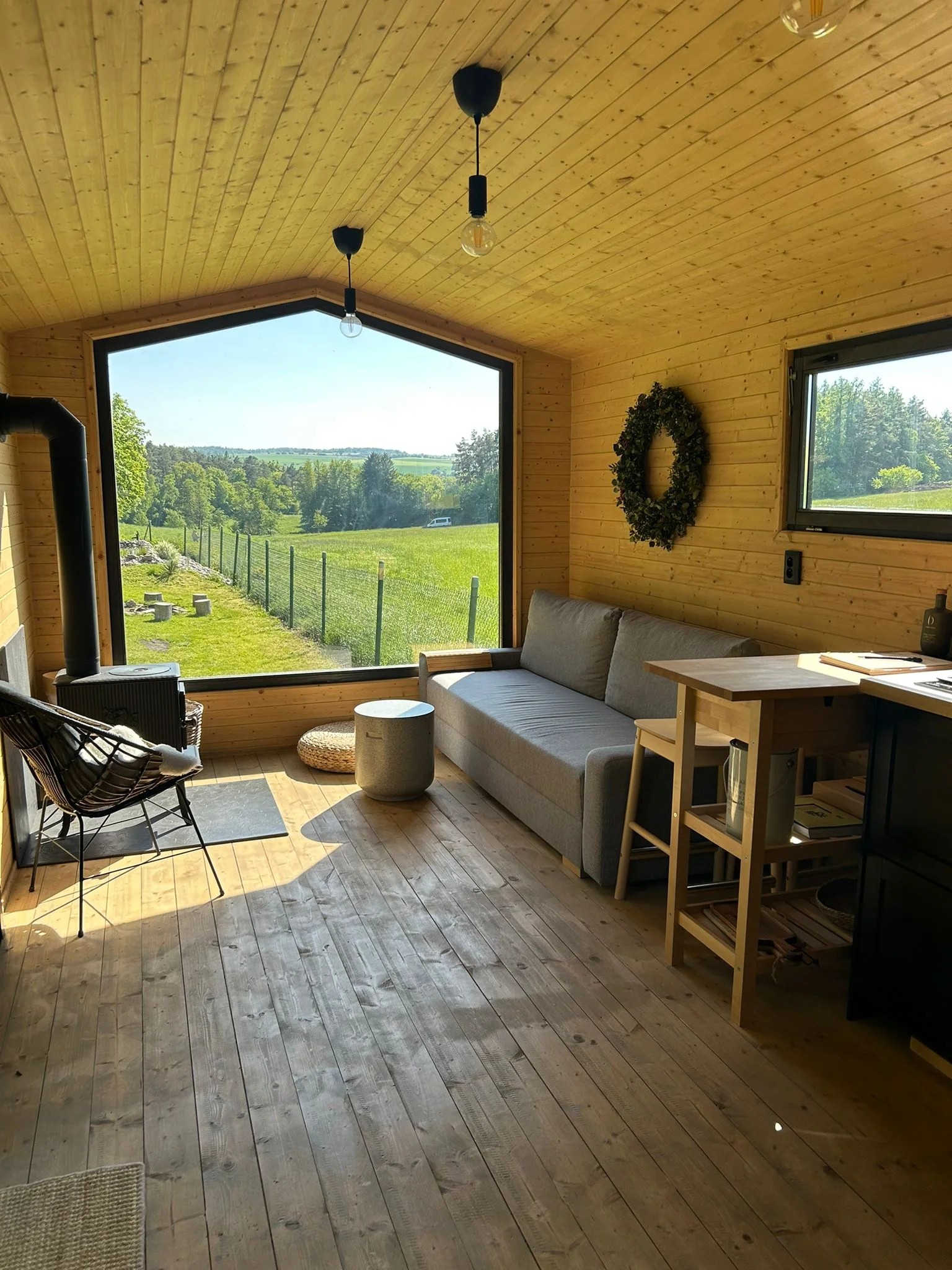 Moderní tiny house na Křivoklátsku, 11 km od Lán: bez stravy či se snídaní