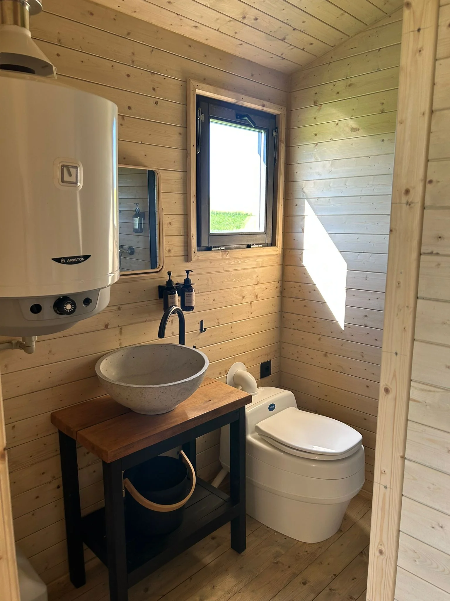 Moderní tiny house na Křivoklátsku, 11 km od Lán: bez stravy či se snídaní