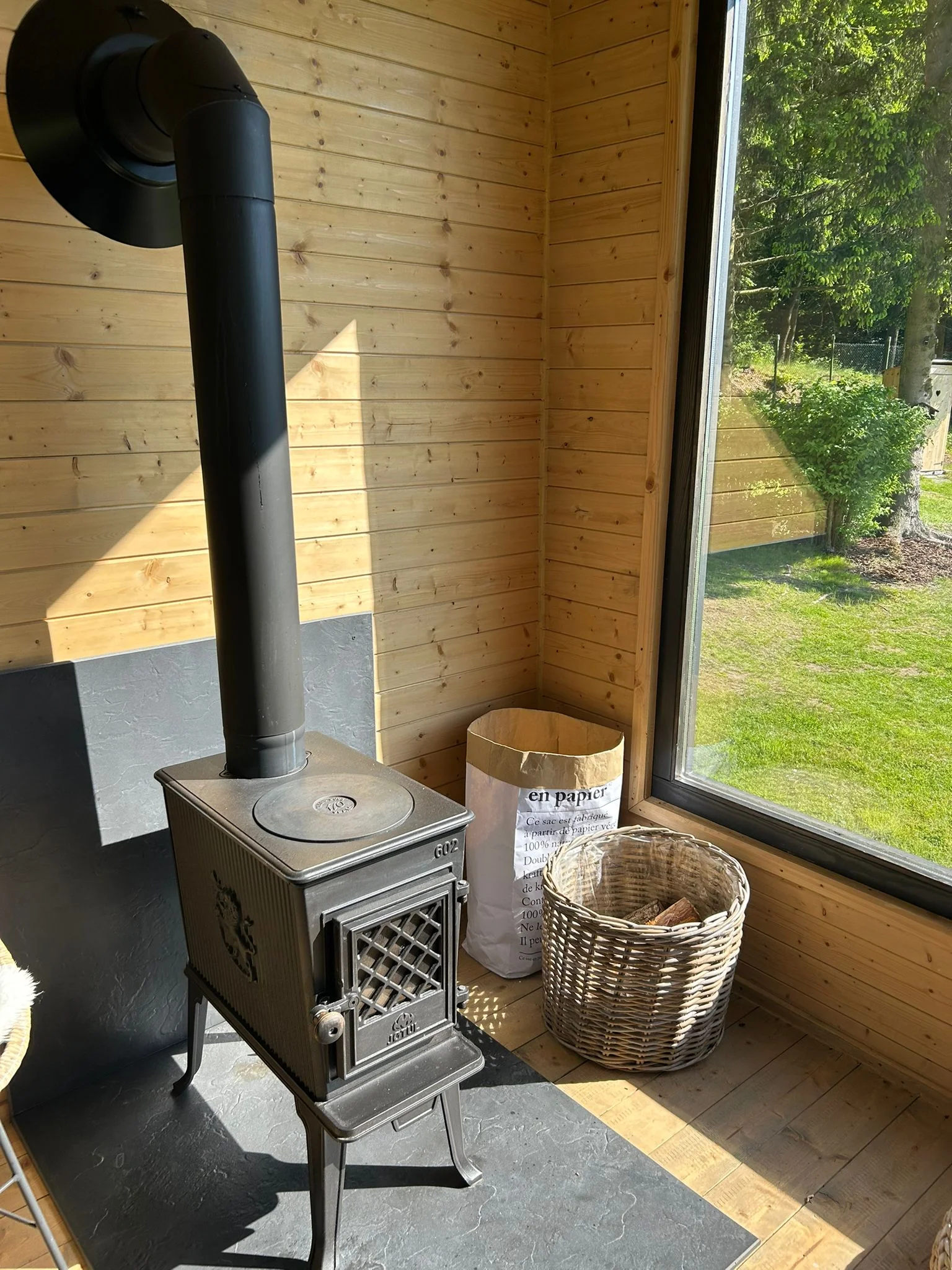 Moderní tiny house na Křivoklátsku, 11 km od Lán: bez stravy či se snídaní
