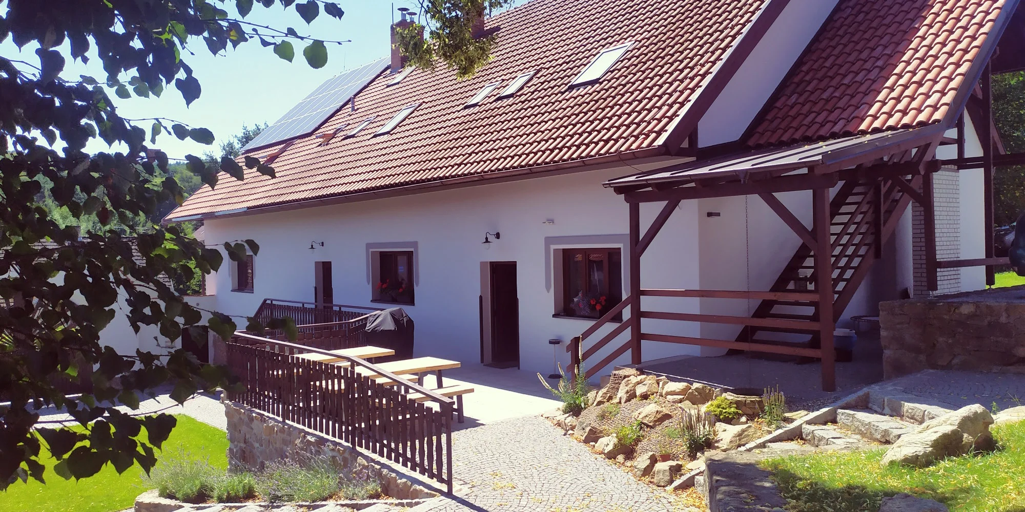 Ubytování v penzionu na statku: snídaně i vstup do wellness, možnost projížďky na koni