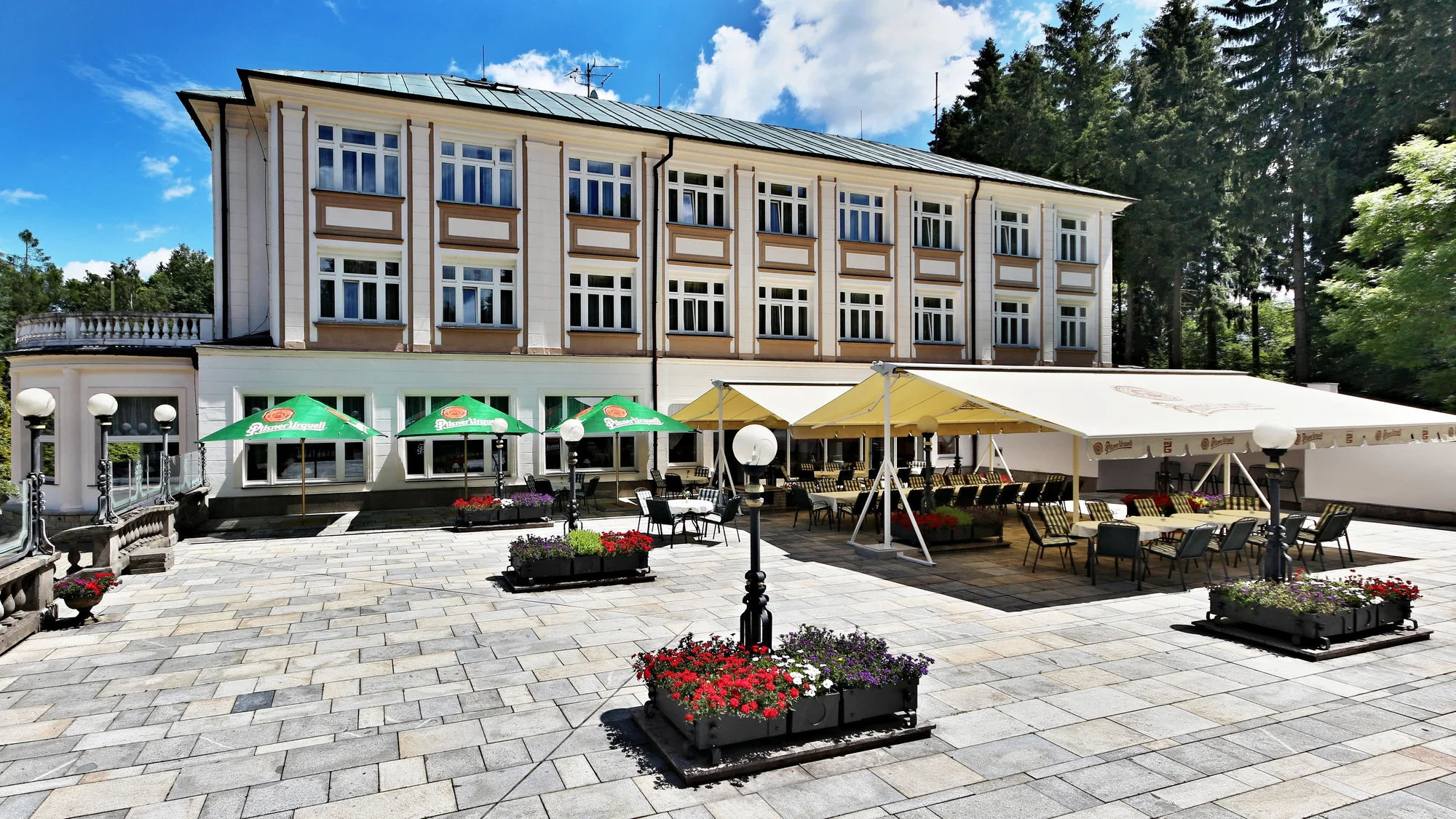 Pobyt ve 4* hotelu v Mariánských Lázních: jídlo, vyhřívaný bazén i wellness procedury