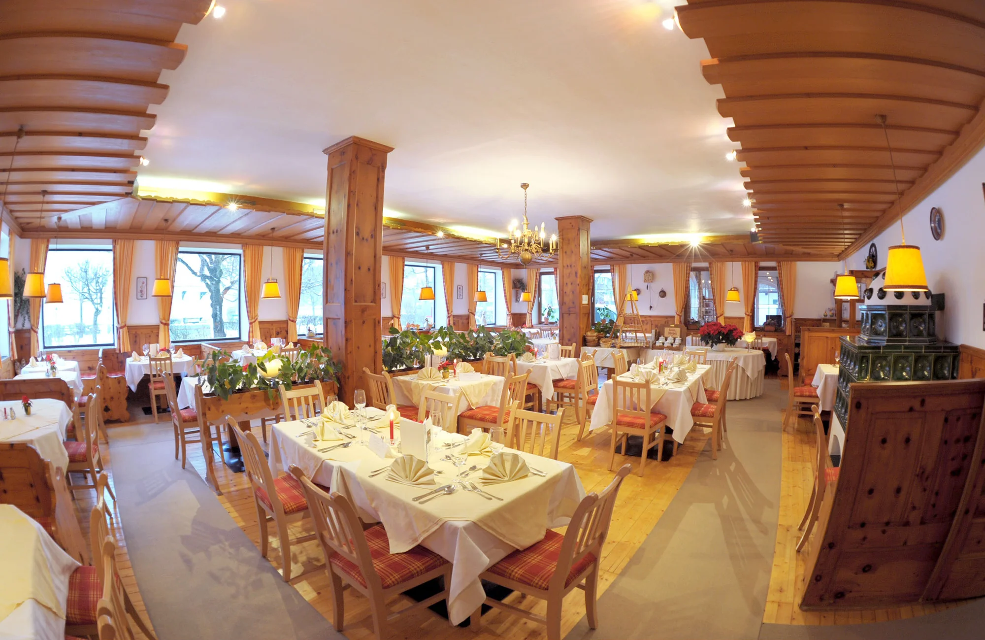 Pobyt v rakouských Alpách: hotel přímo u jezera, polopenze, lázně i půjčení kol