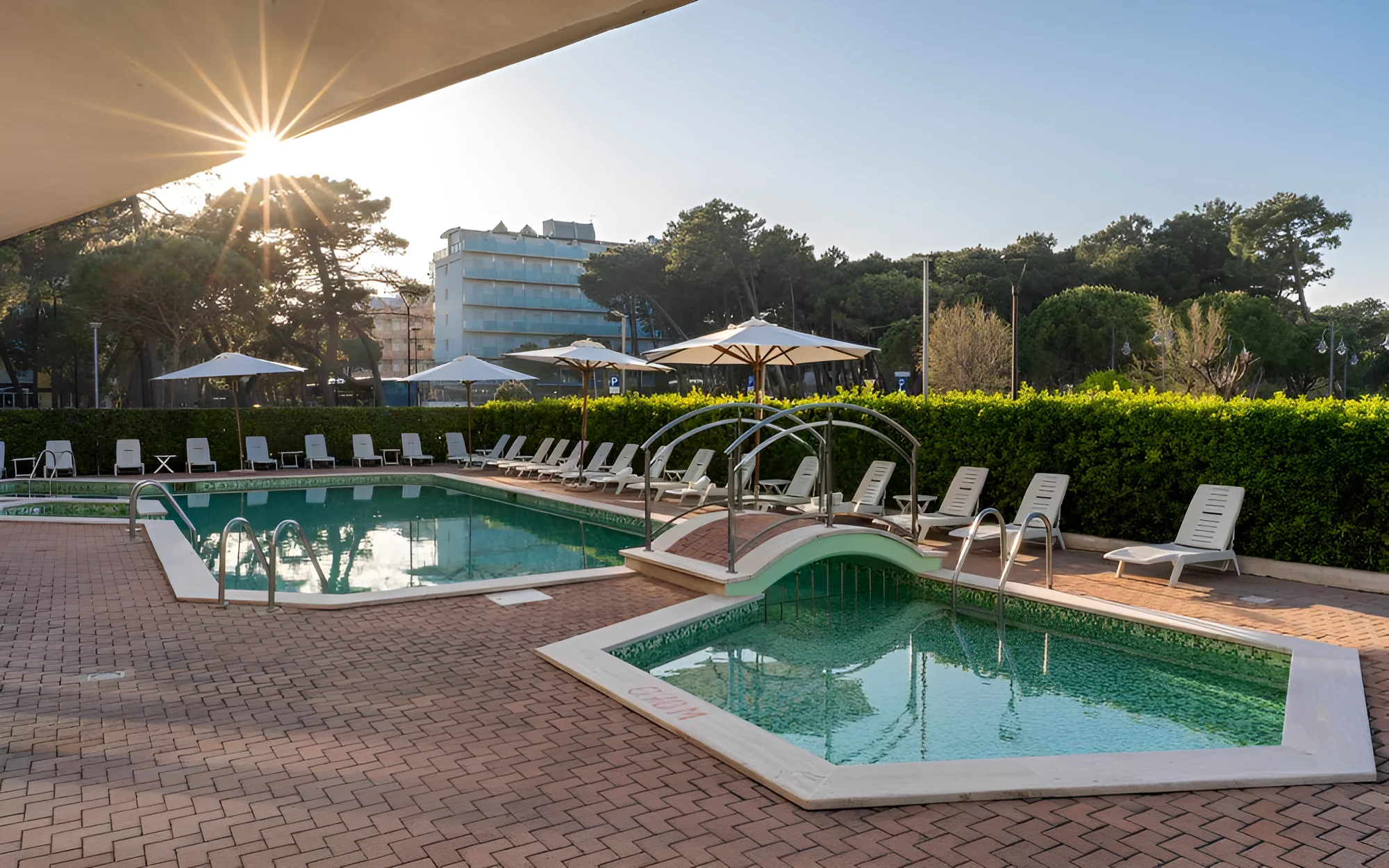 Dovolená v Itálii: hotel přímo u pláže, polopenze i venkovní bazén