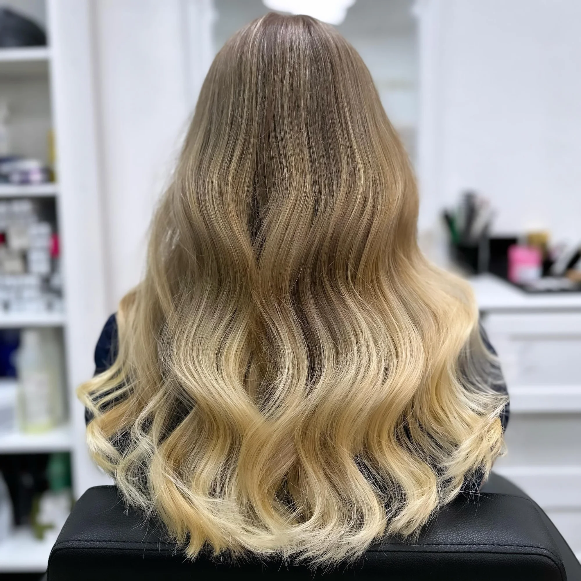 Střih s barvou, melírem i balayage pro všechny délky vlasů