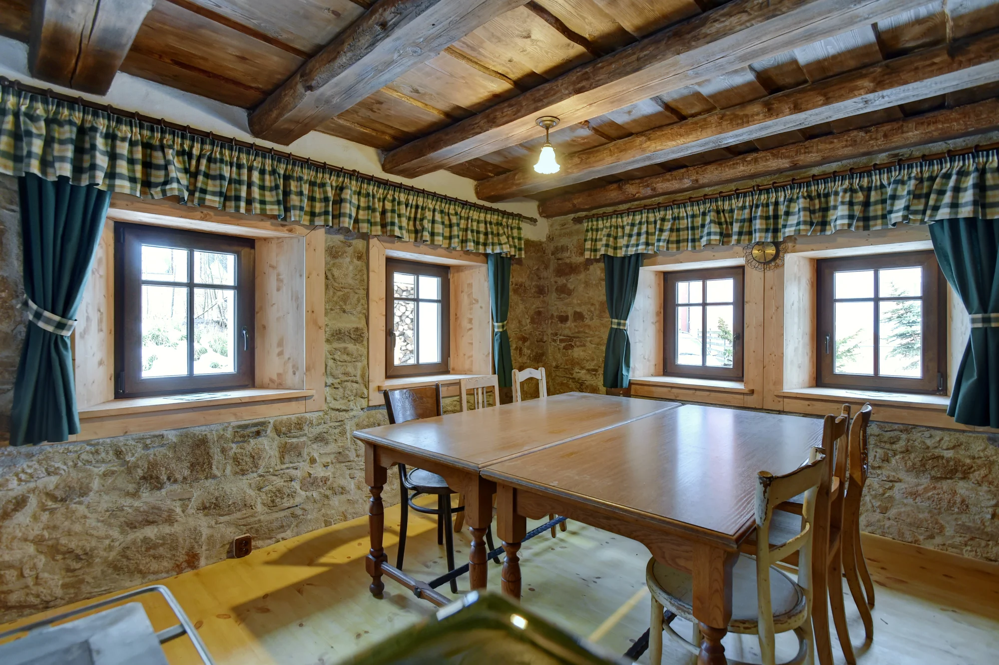 Krušné hory i s jídlem: vybavený apartmán nebo chalupa až pro 14 osob