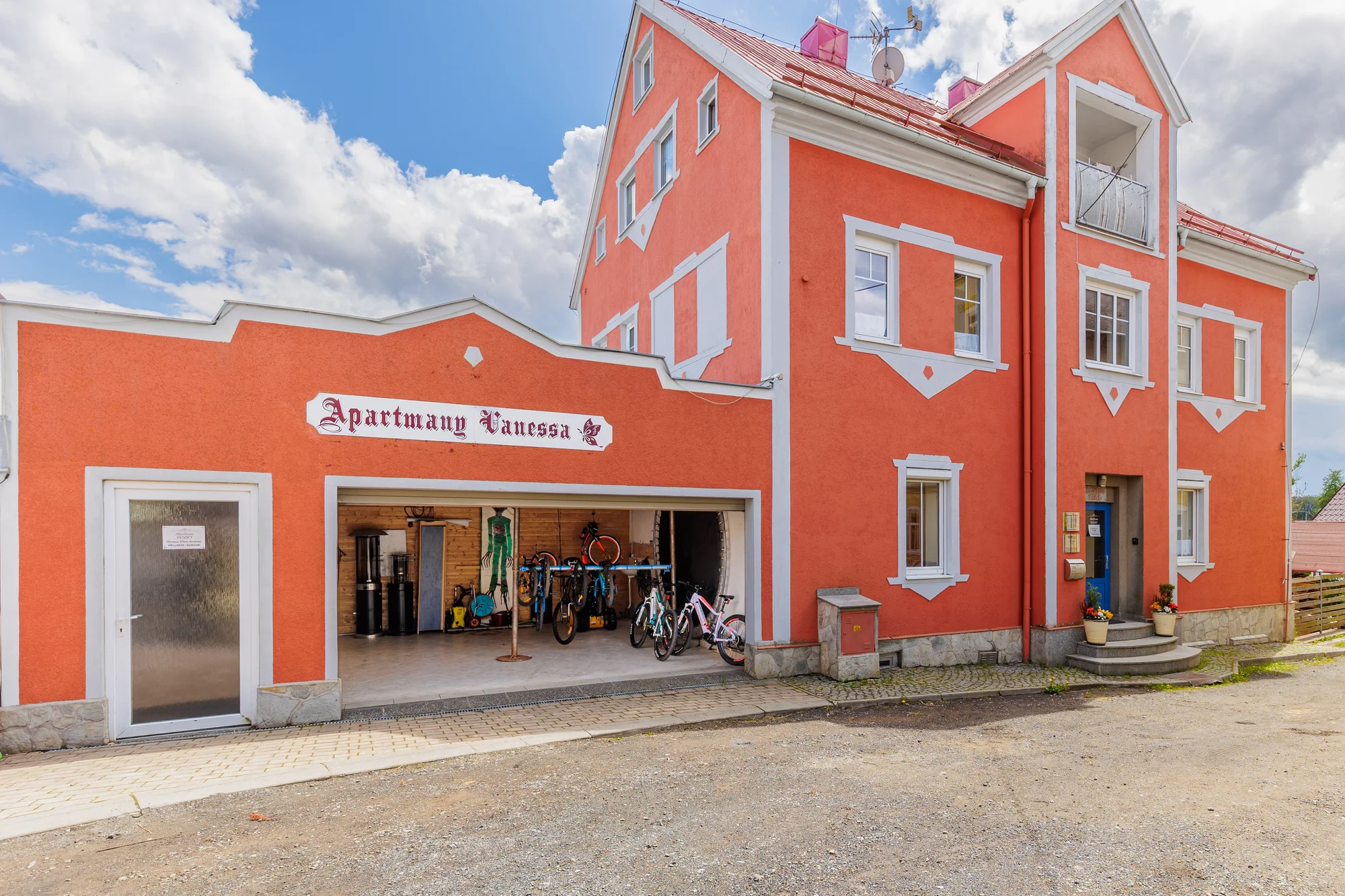Krušné hory i s jídlem: vybavený apartmán nebo chalupa až pro 14 osob