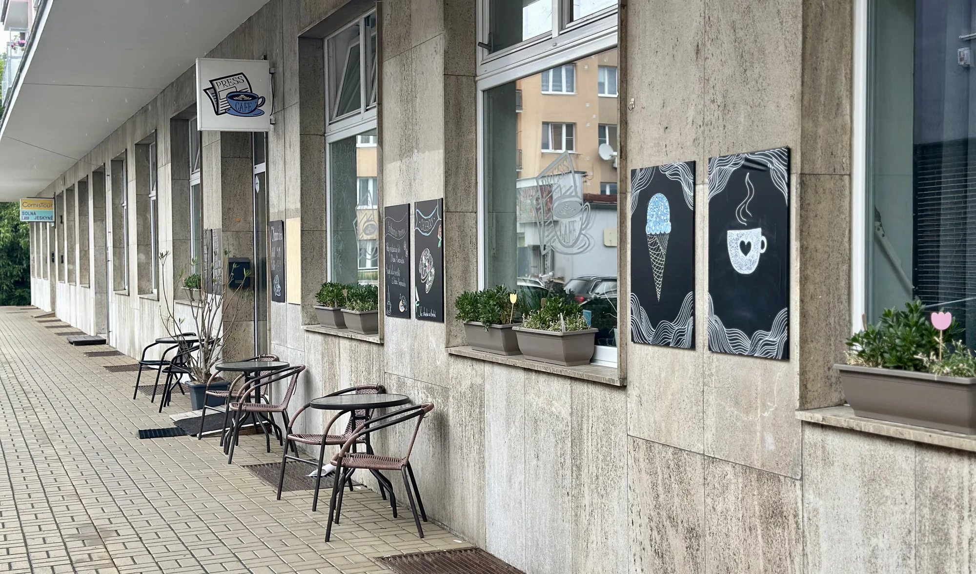 Snídaňové menu pro 1 i 2 osoby: bagel à la benedikt nebo snídaňový talíř a nápoj