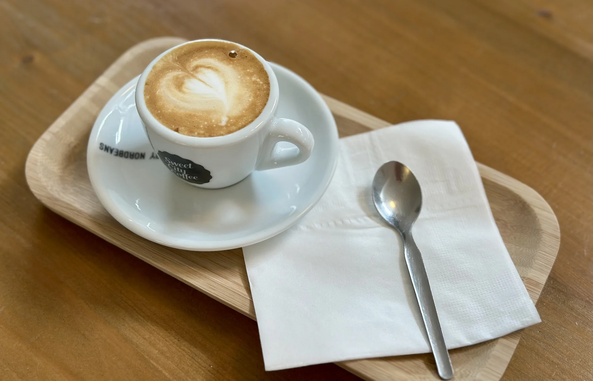 Snídaňové menu pro 1 i 2 osoby: bagel à la benedikt nebo snídaňový talíř a nápoj