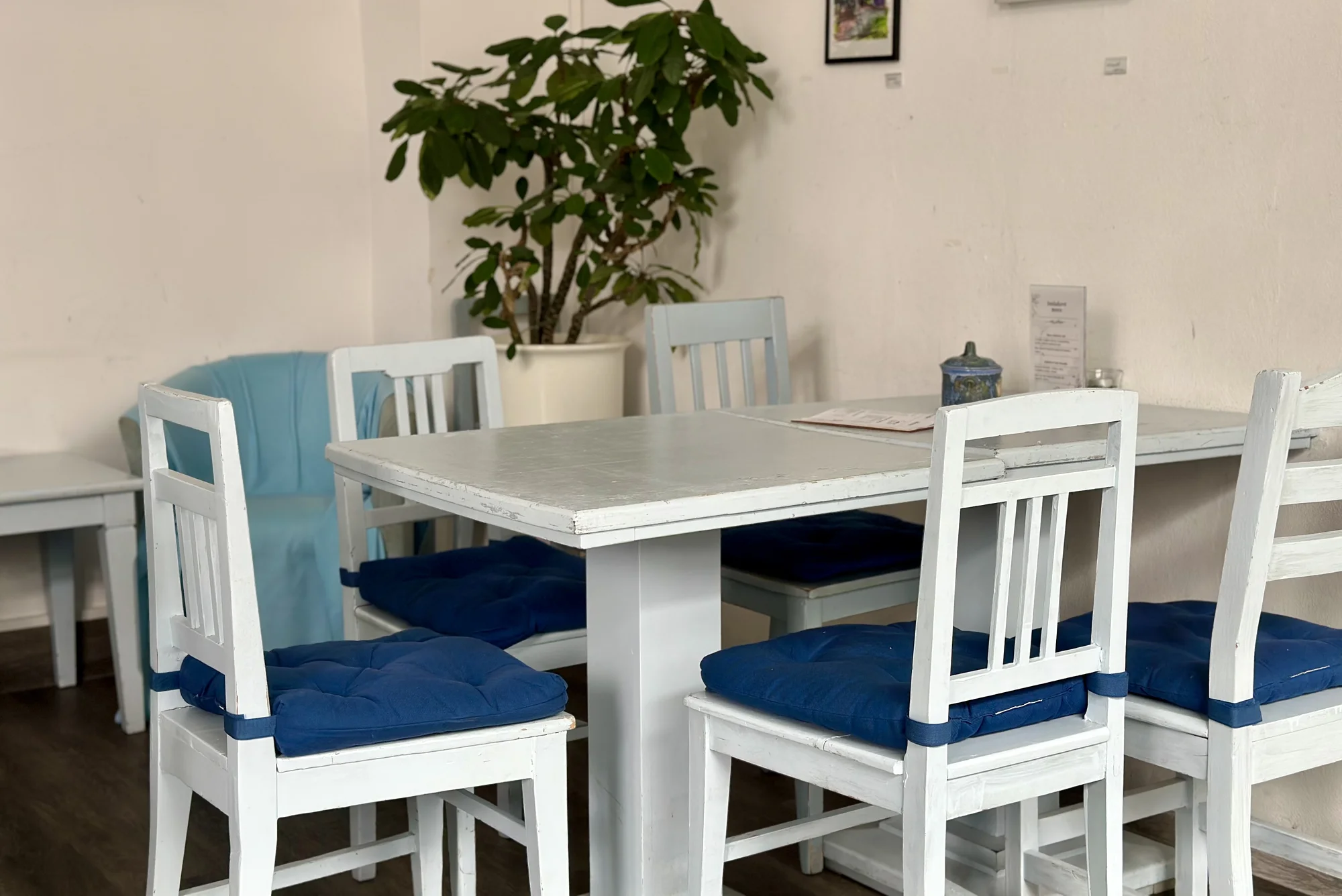Snídaňové menu pro 1 i 2 osoby: bagel à la benedikt nebo snídaňový talíř a nápoj
