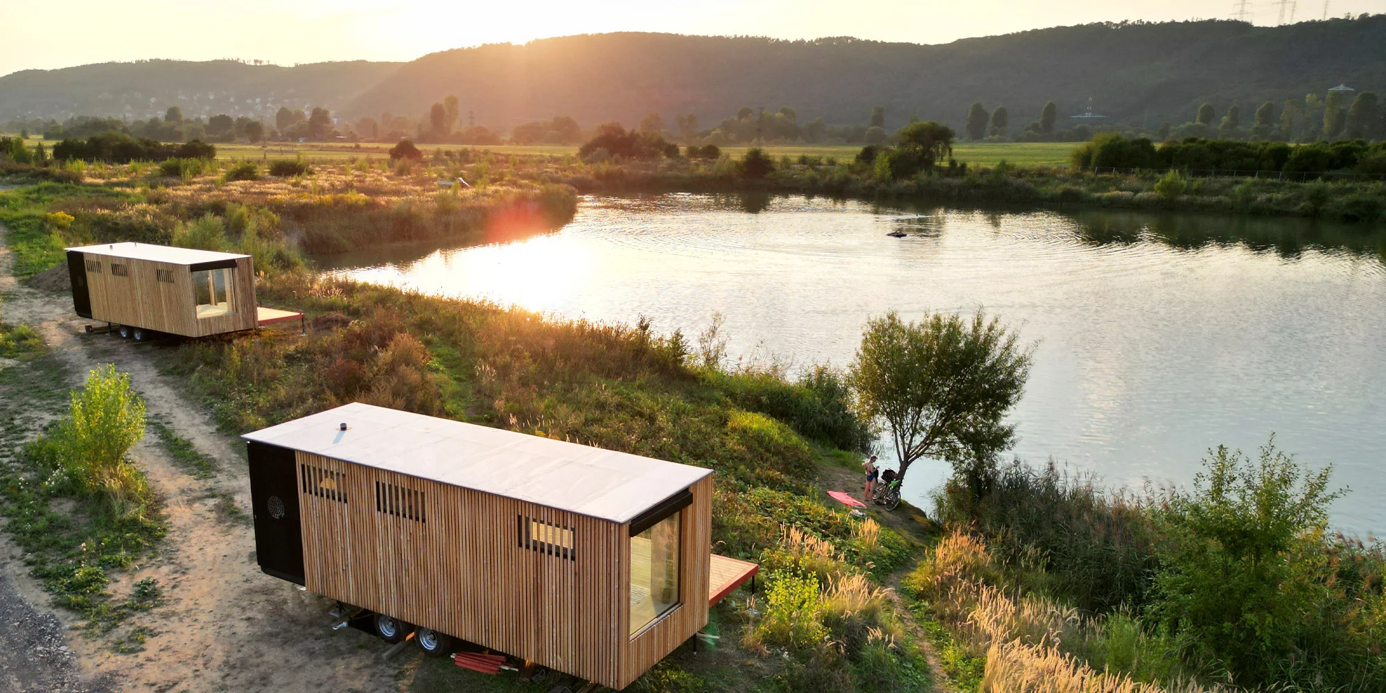 Posed, tiny house či chata u koupacího jezera 15 km od centra Prahy