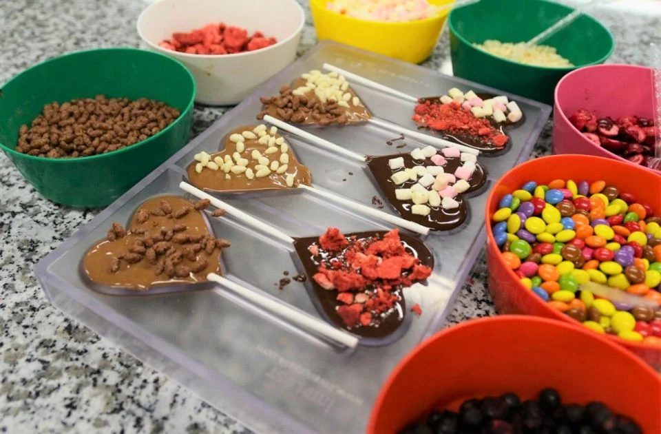 Nejsladší dobrodružství široko daleko: prohlídky, workshopy a spousta sladkostí v Chocotopii