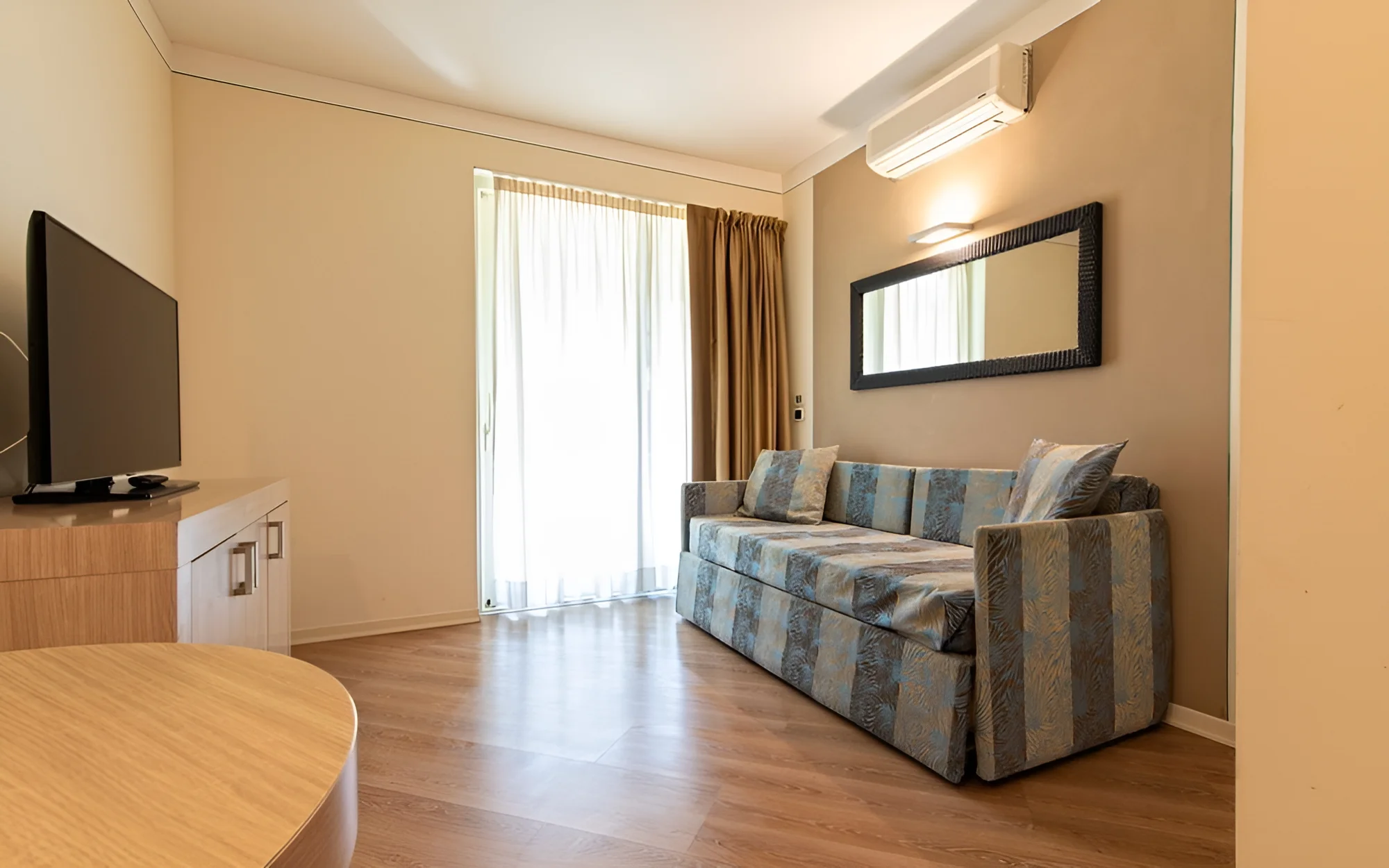 Dovolená u Lago di Garda: hotel s výhledem na jezero, snídaně i venkovní bazén