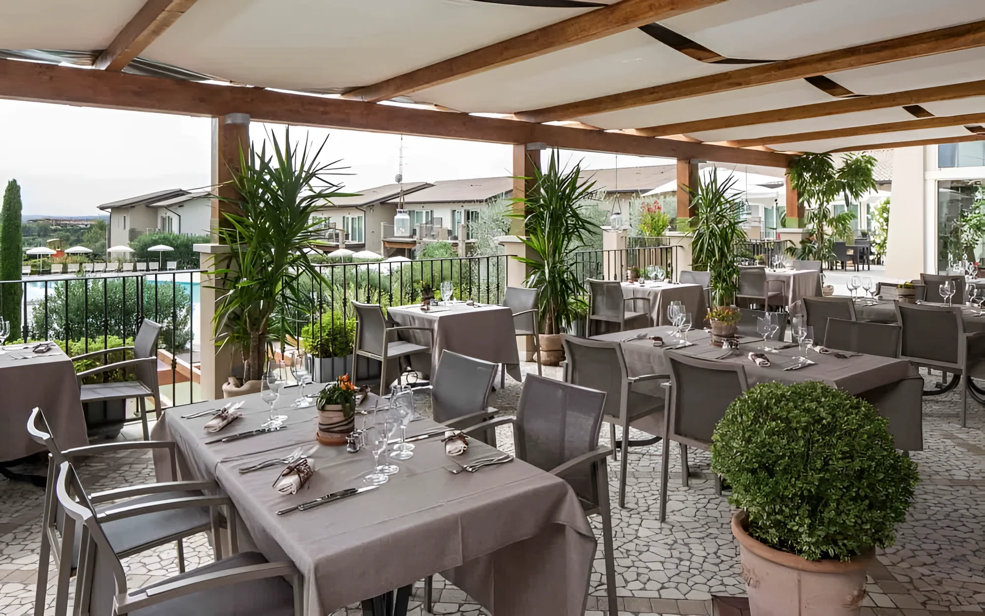 Dovolená u Lago di Garda: hotel s výhledem na jezero, snídaně i venkovní bazén