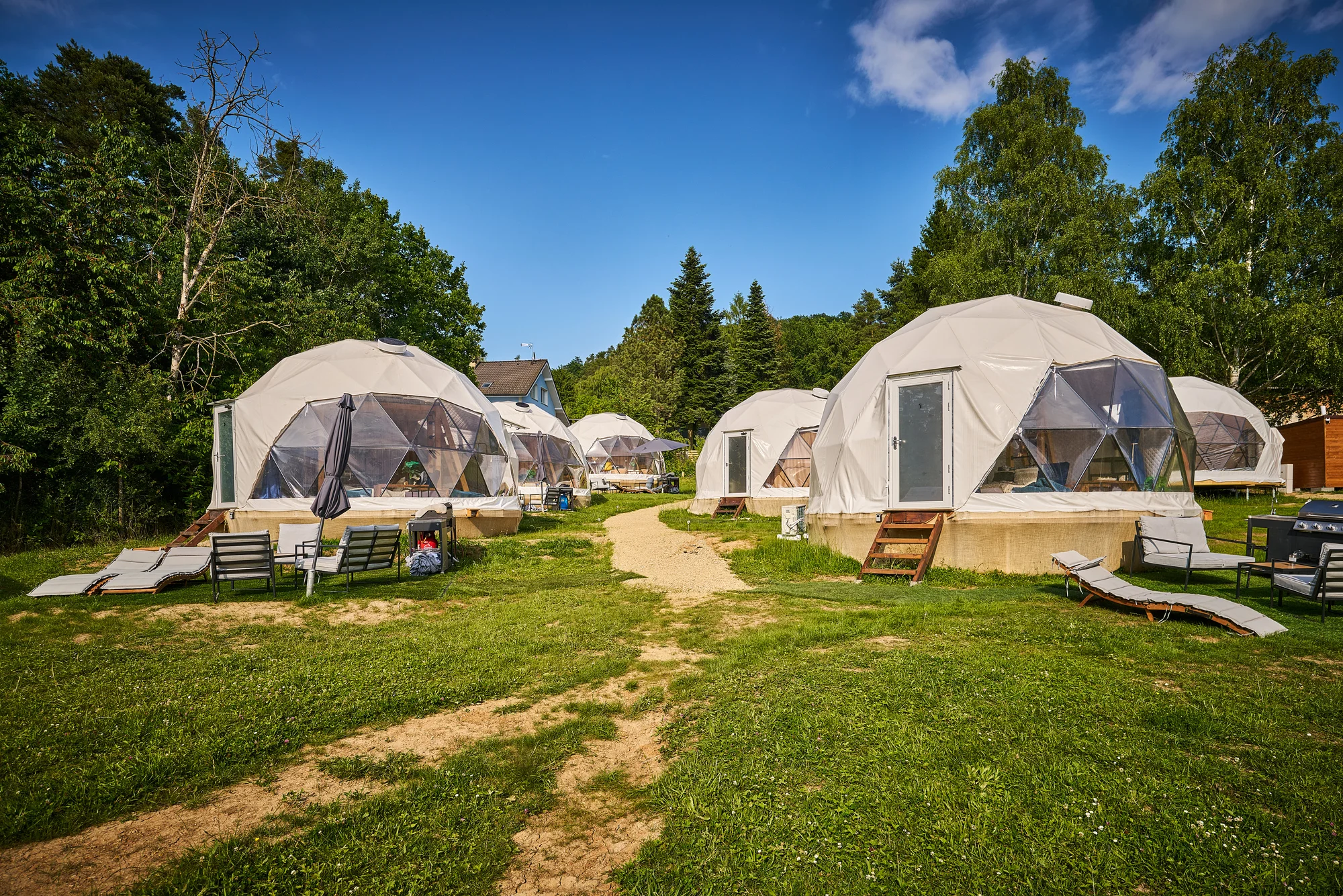 Glamping na Slapech: luxusní stany pro dva i celou rodinu, krásná lokalita přímo u přehrady