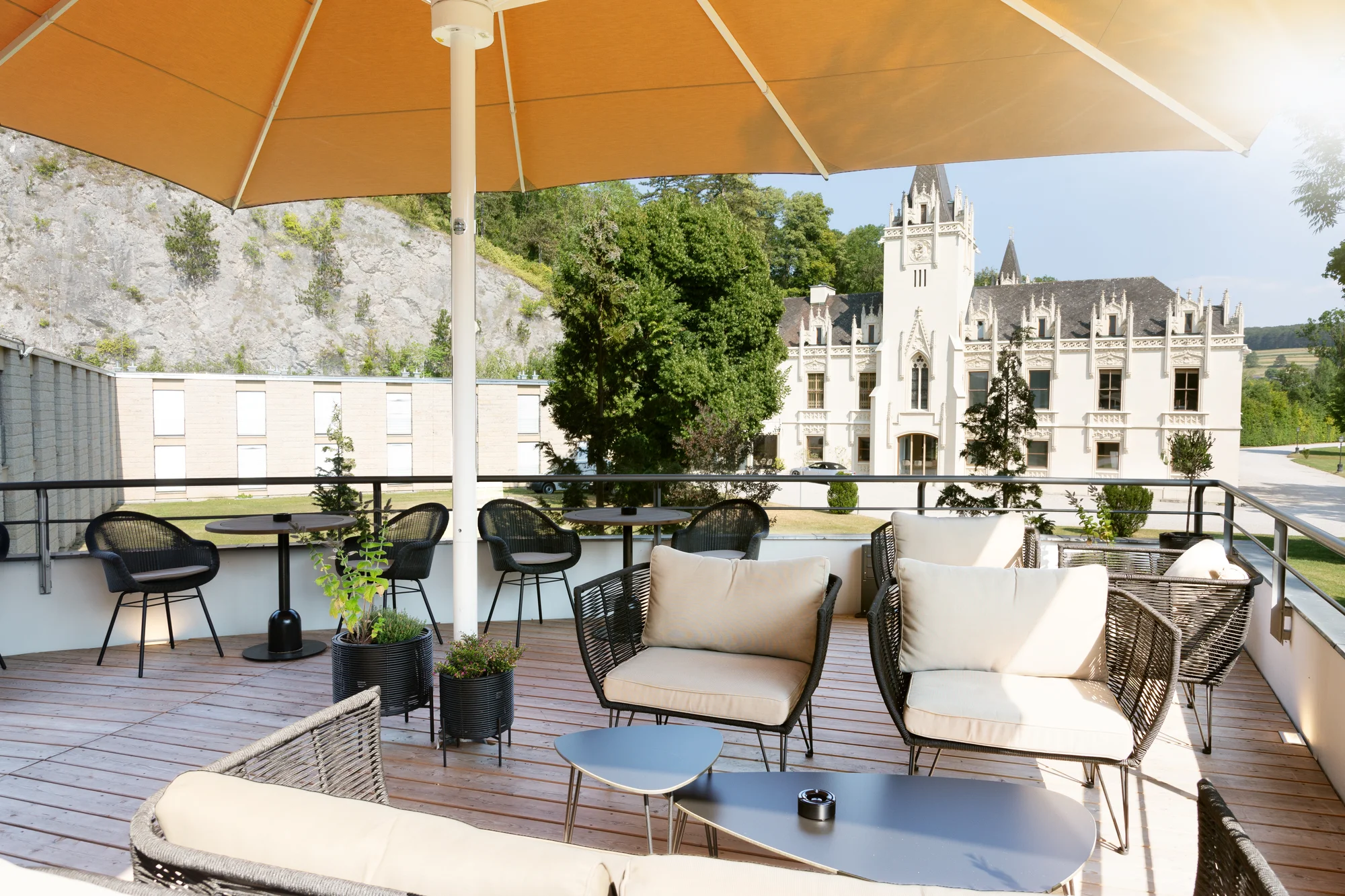 Gutensteinské Alpy: 4* zámecký hotel se snídaní či polopenzí a wellness o rozloze 400 m²