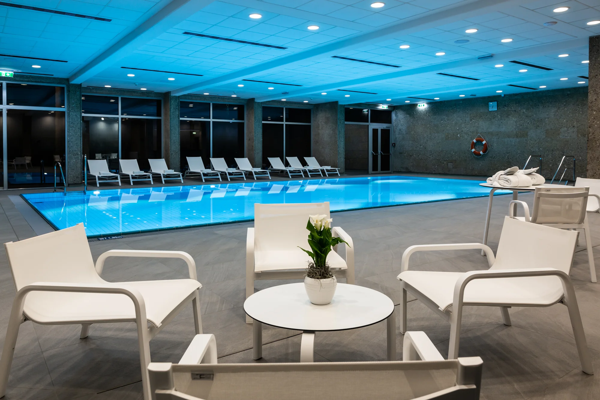 Gutensteinské Alpy: 4* zámecký hotel se snídaní či polopenzí a wellness o rozloze 400 m²