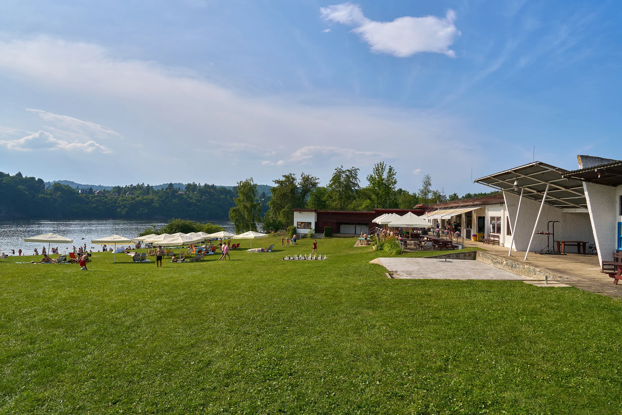 Glamping na Slapech: luxusní stany pro dva i celou rodinu, krásná lokalita přímo u přehrady