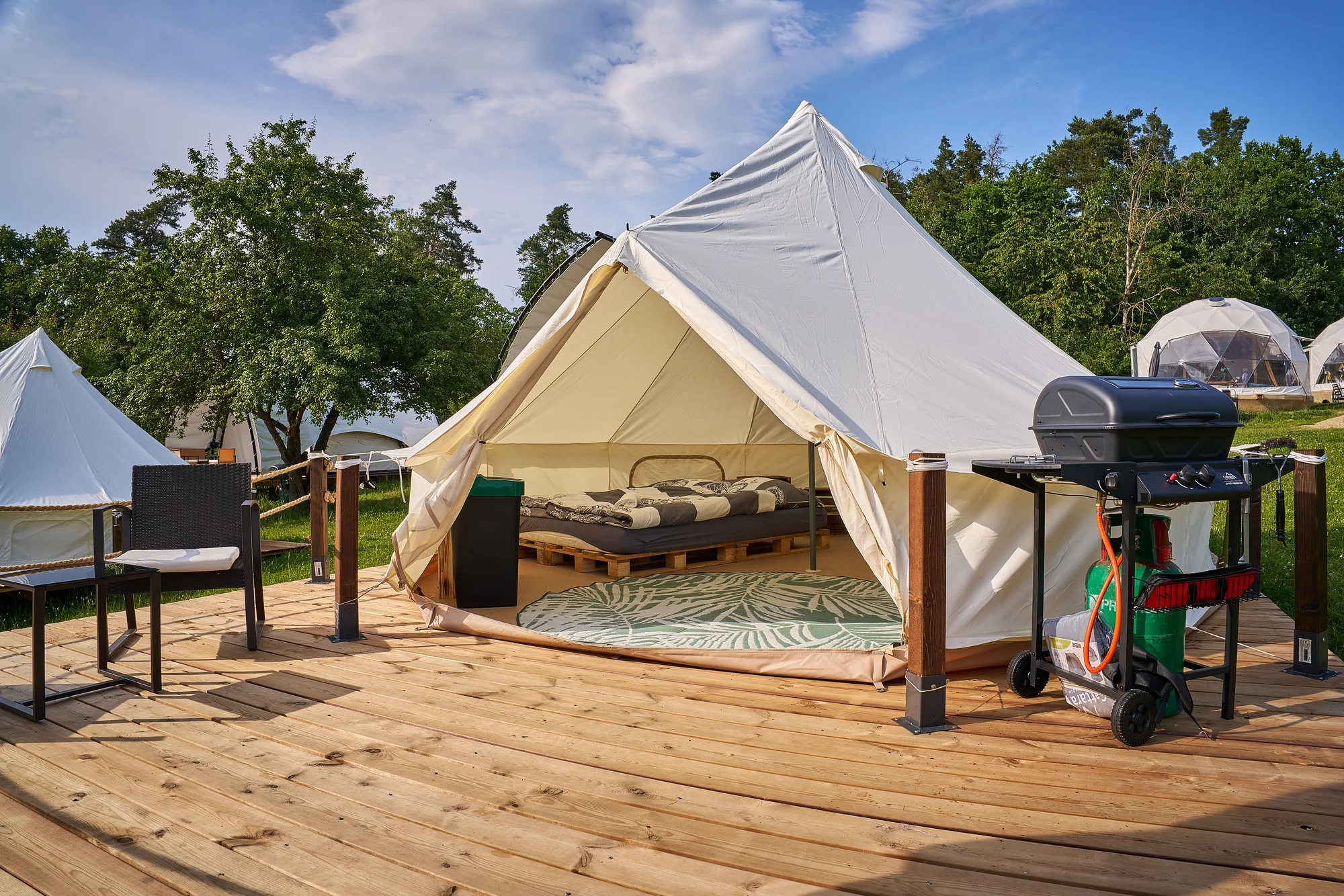 Glamping na Slapech: luxusní stany pro dva i celou rodinu, krásná lokalita přímo u přehrady
