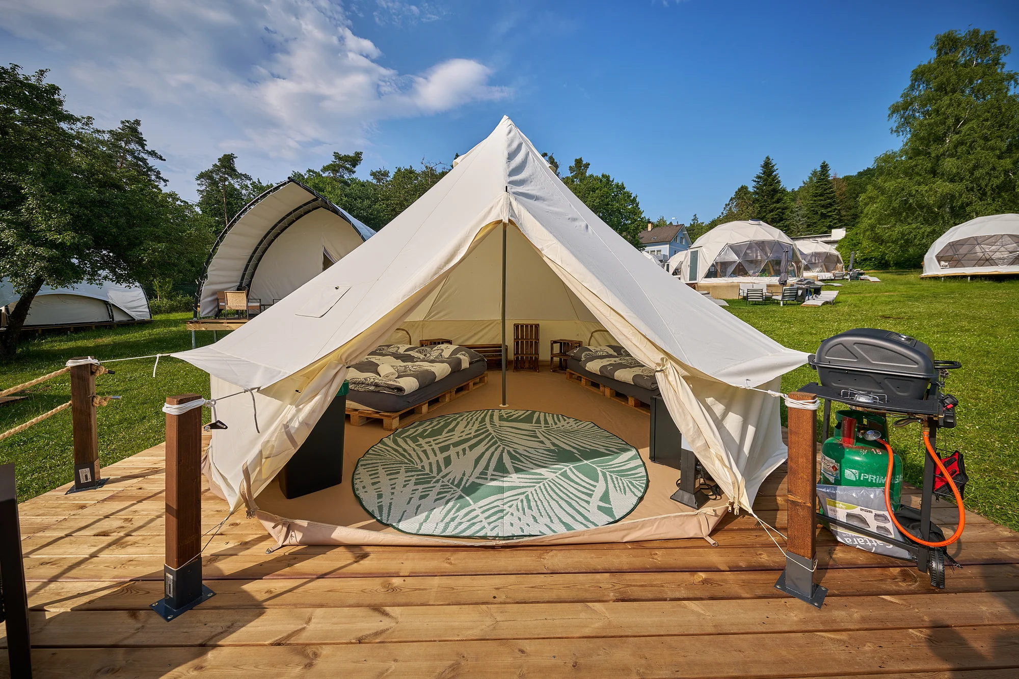 Glamping na Slapech: luxusní stany pro dva i celou rodinu, krásná lokalita přímo u přehrady