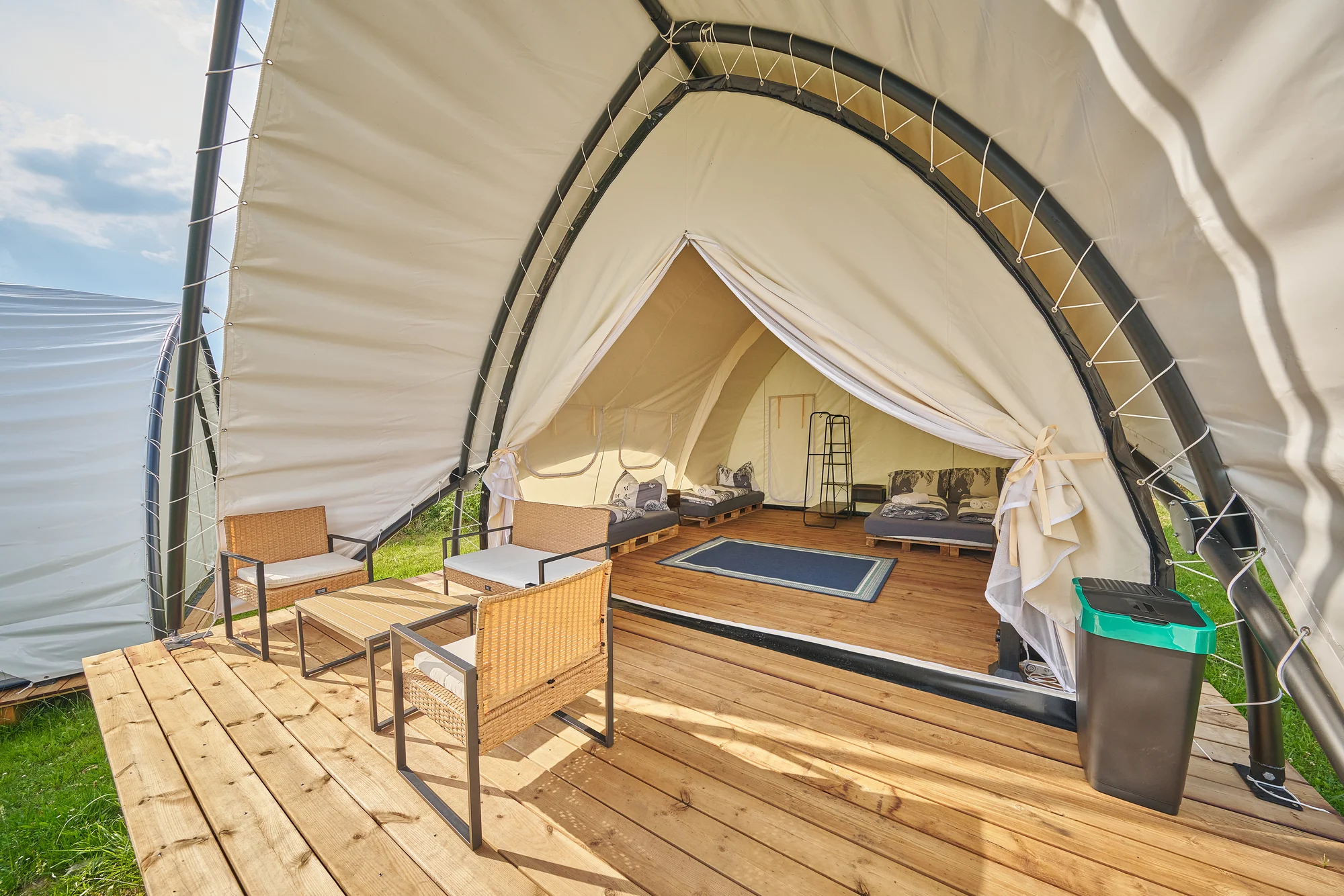 Glamping na Slapech: luxusní stany pro dva i celou rodinu, krásná lokalita přímo u přehrady
