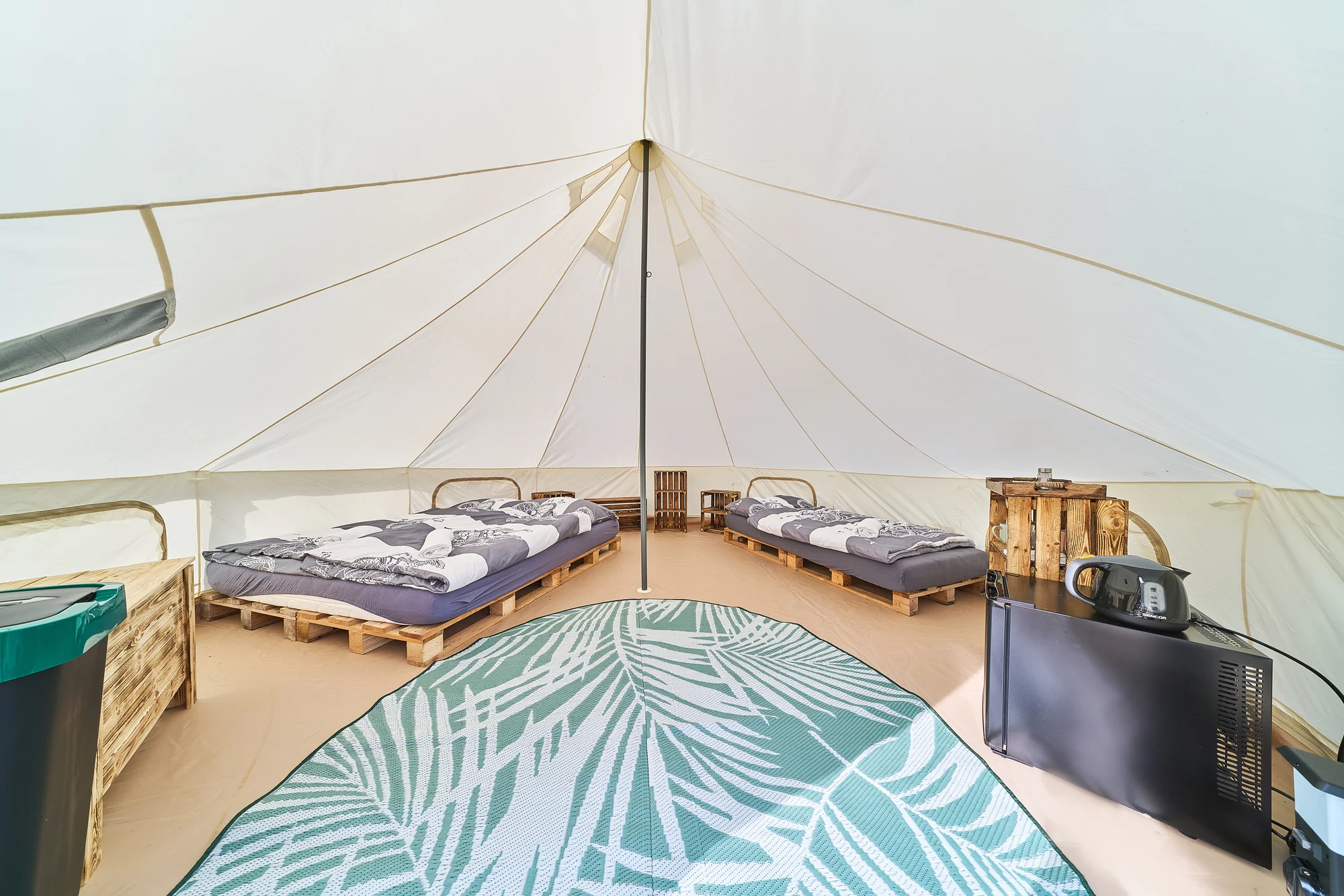 Glamping na Slapech: luxusní stany pro dva i celou rodinu, krásná lokalita přímo u přehrady