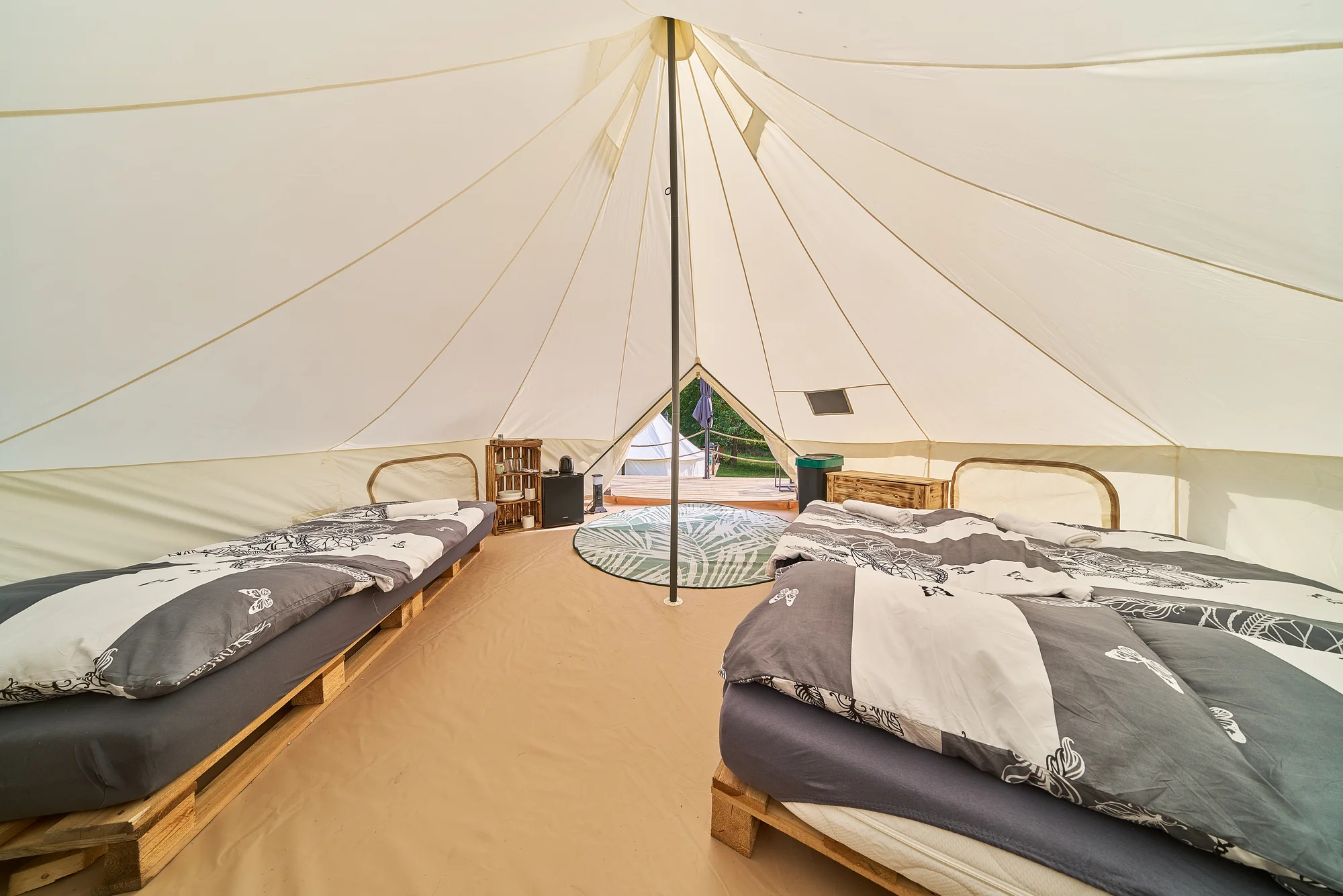 Glamping na Slapech: luxusní stany pro dva i celou rodinu, krásná lokalita přímo u přehrady