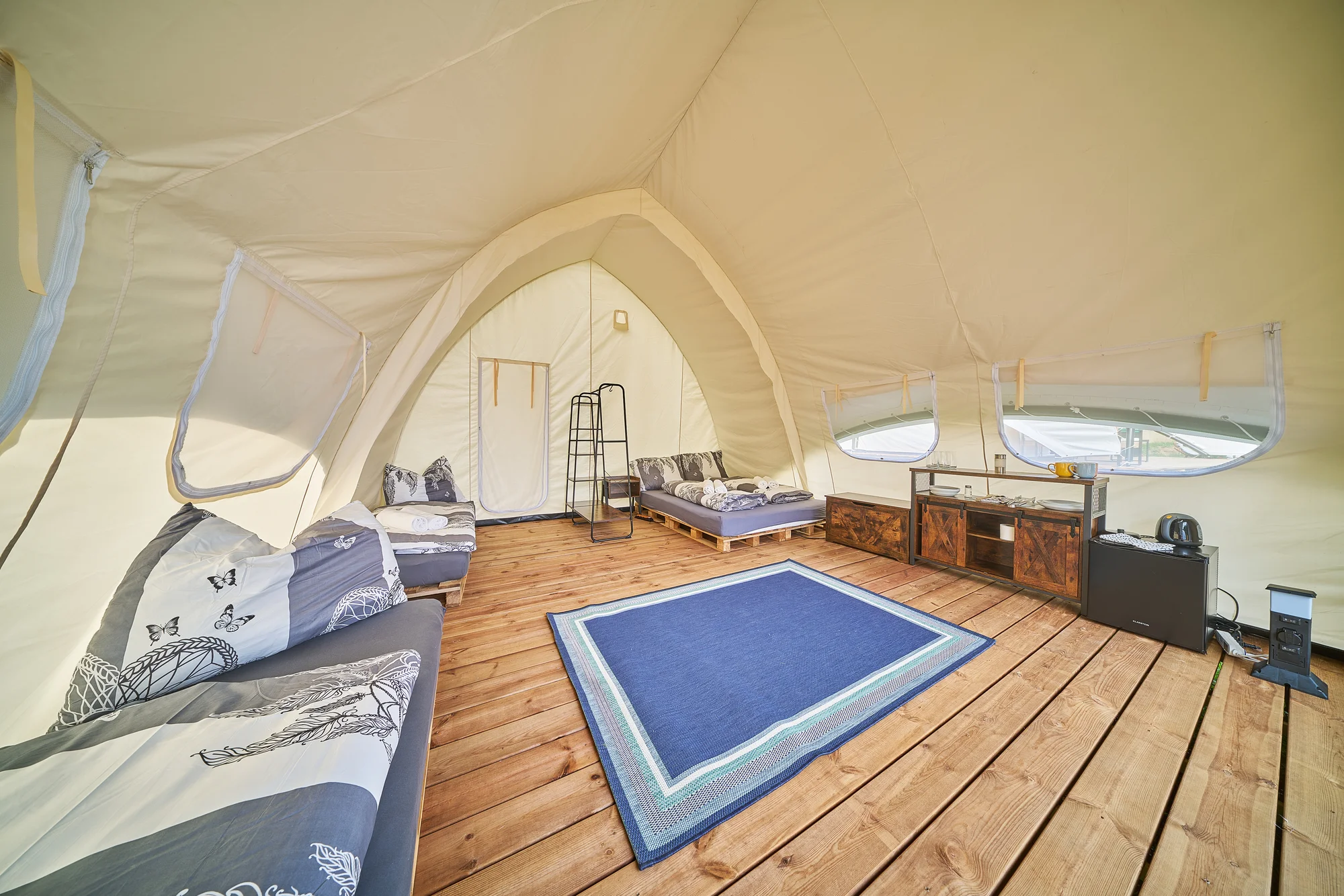 Glamping na Slapech: luxusní stany pro dva i celou rodinu, krásná lokalita přímo u přehrady