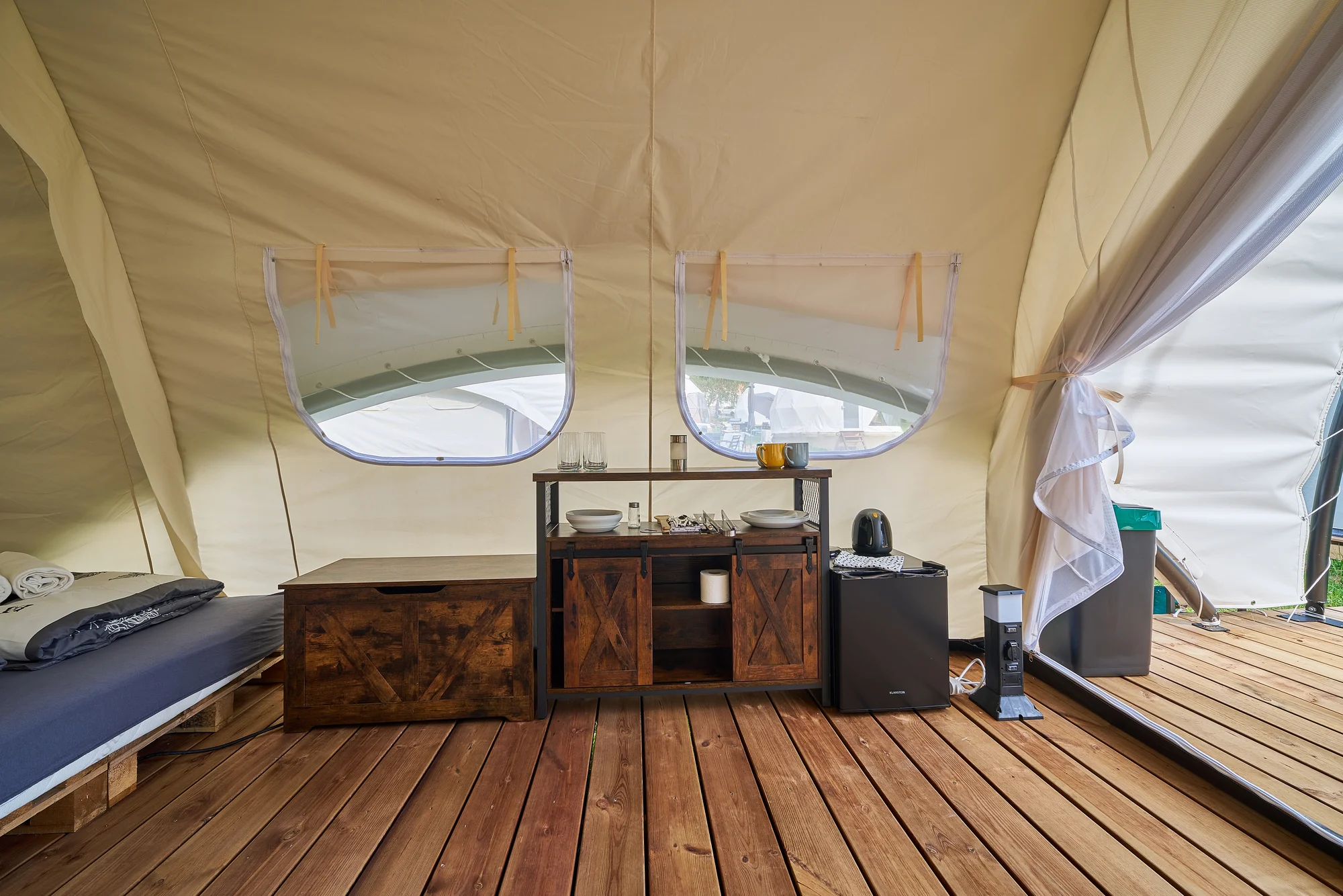 Glamping na Slapech: luxusní stany pro dva i celou rodinu, krásná lokalita přímo u přehrady