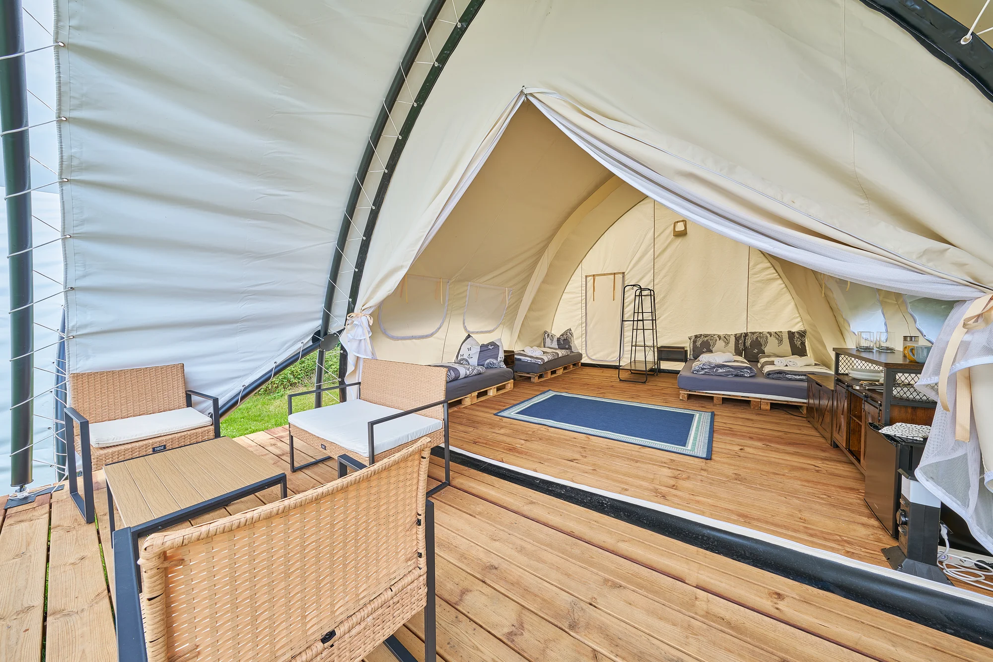 Glamping na Slapech: luxusní stany pro dva i celou rodinu, krásná lokalita přímo u přehrady