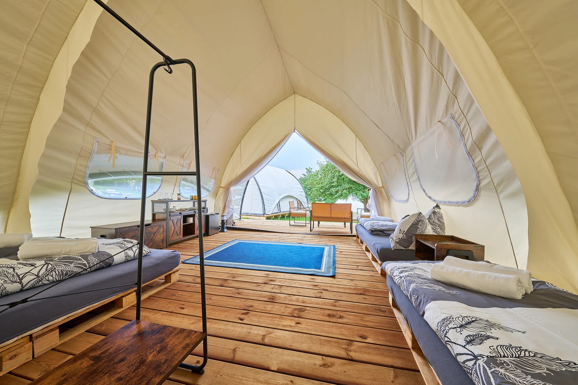 Glamping na Slapech: luxusní stany pro dva i celou rodinu, krásná lokalita přímo u přehrady