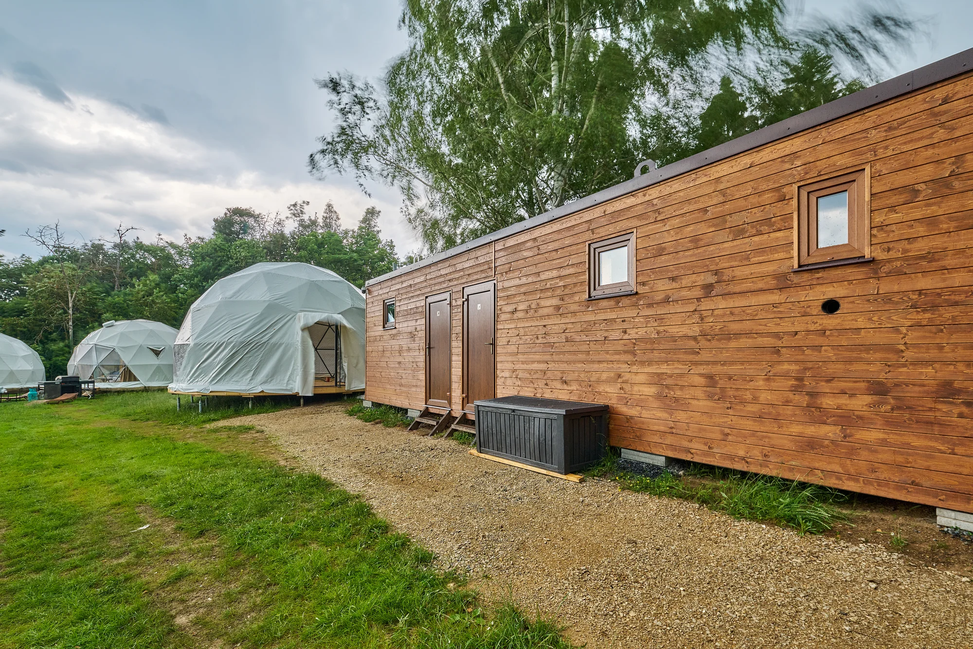Glamping na Slapech: luxusní stany pro dva i celou rodinu, krásná lokalita přímo u přehrady