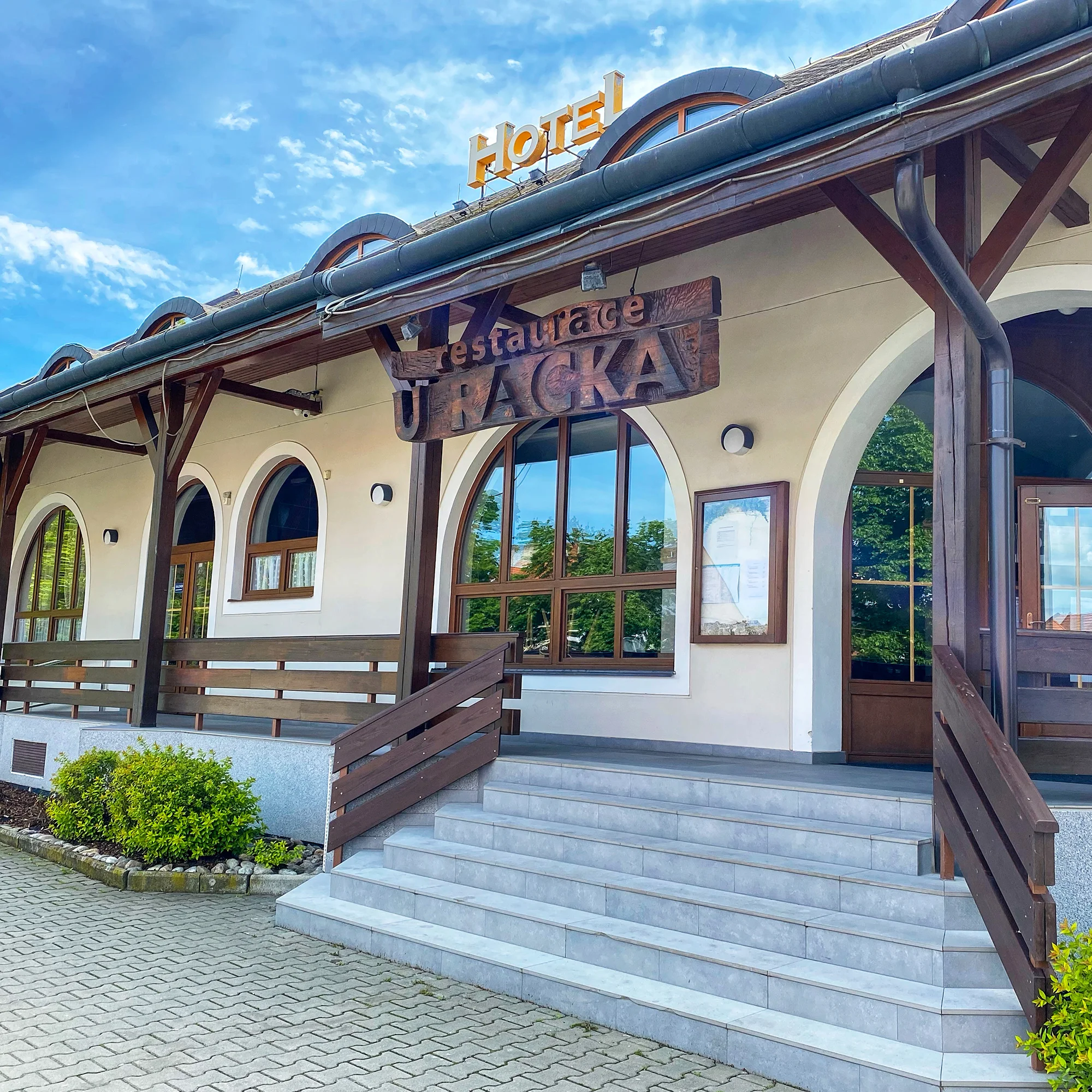 Rodinný hotel na jižní Moravě: vyhlášená restaurace, moravské víno a skvělá lokalita u jezer