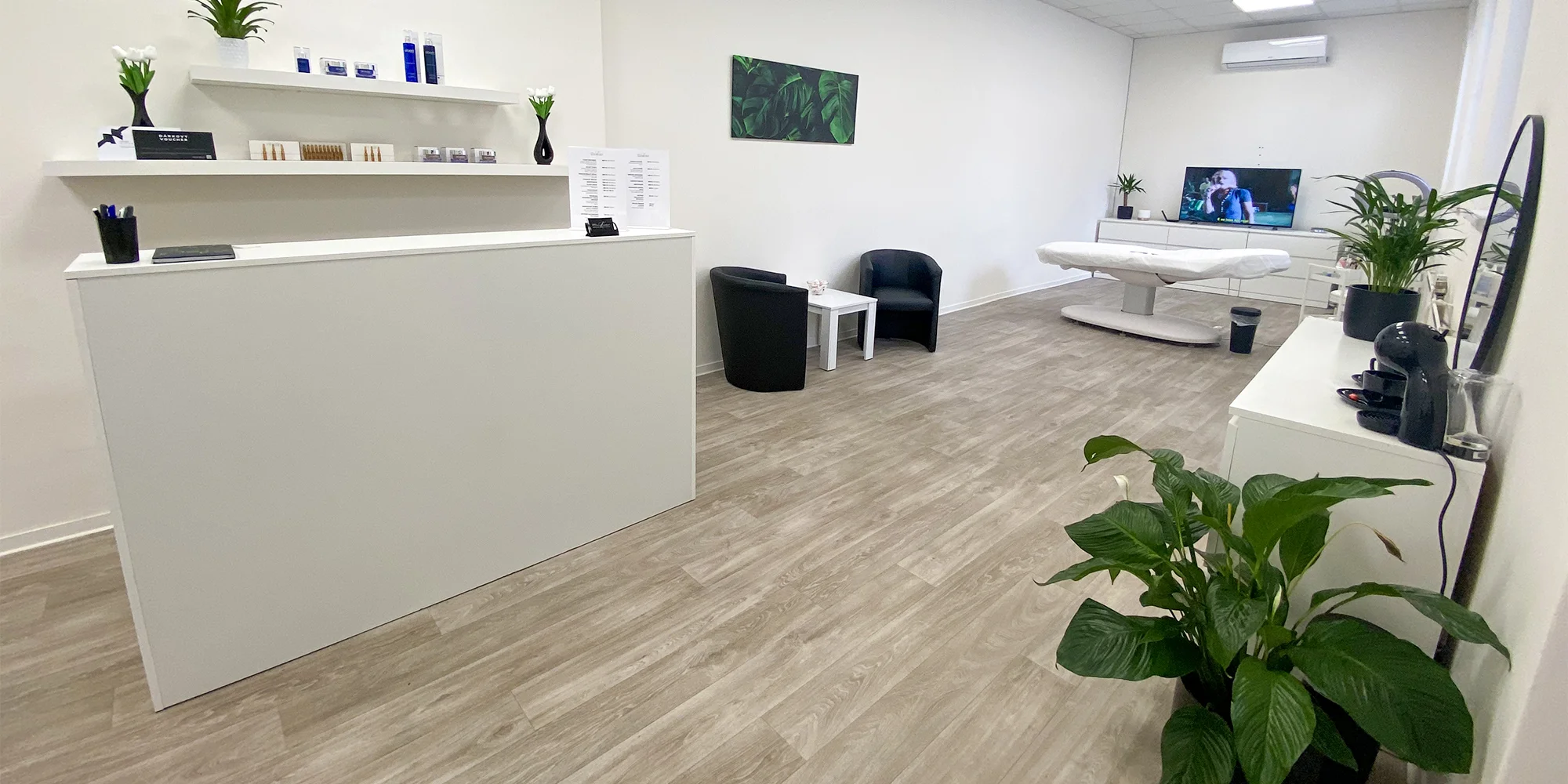 Kosmetické ošetření pro muže i ženy: hydratační, proti akné, anti-age i masáž obličeje
