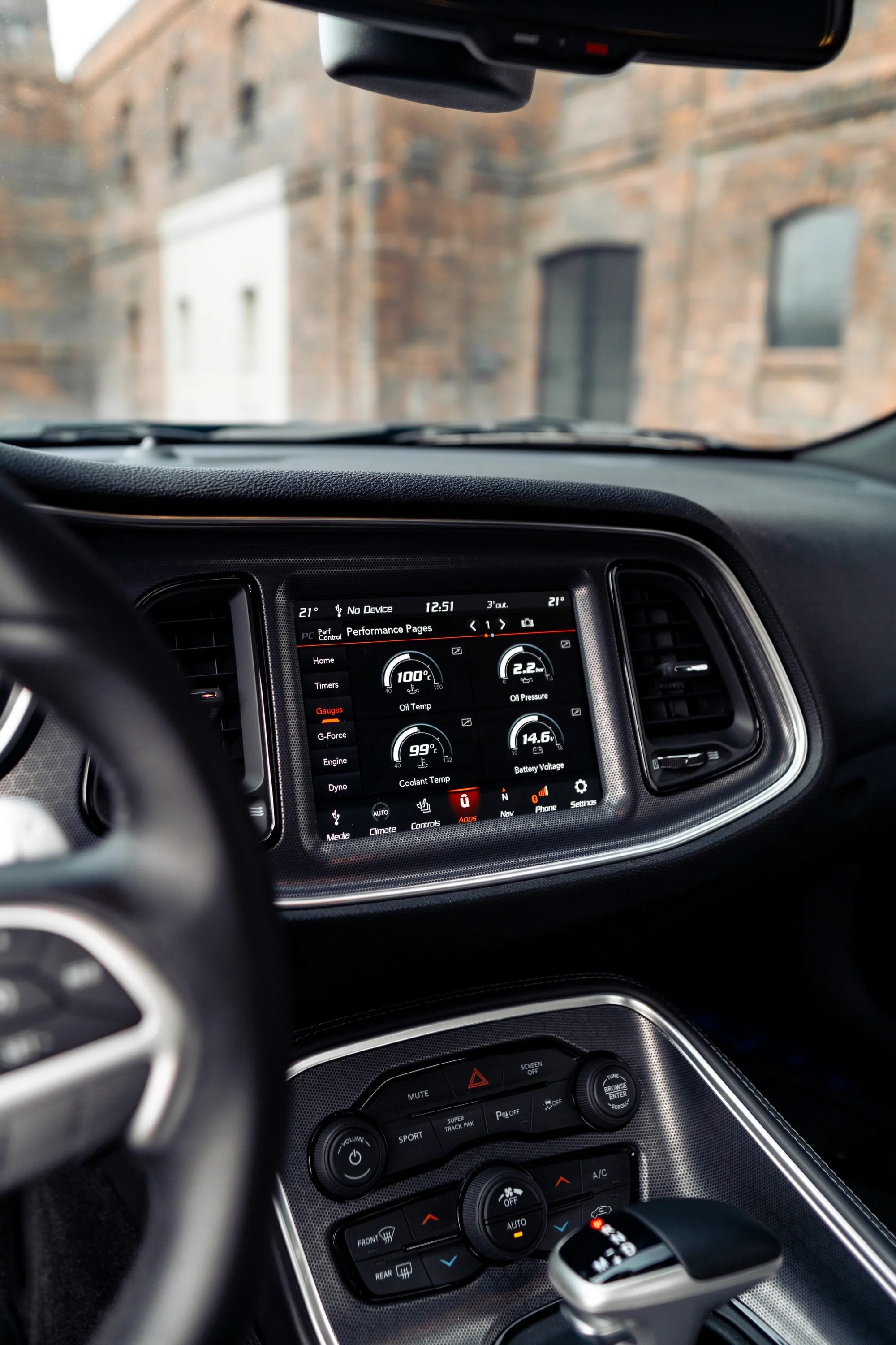 Zážitek v americkém Dodge Challenger 6,4 l Scat Pack: spolujízda i řízení