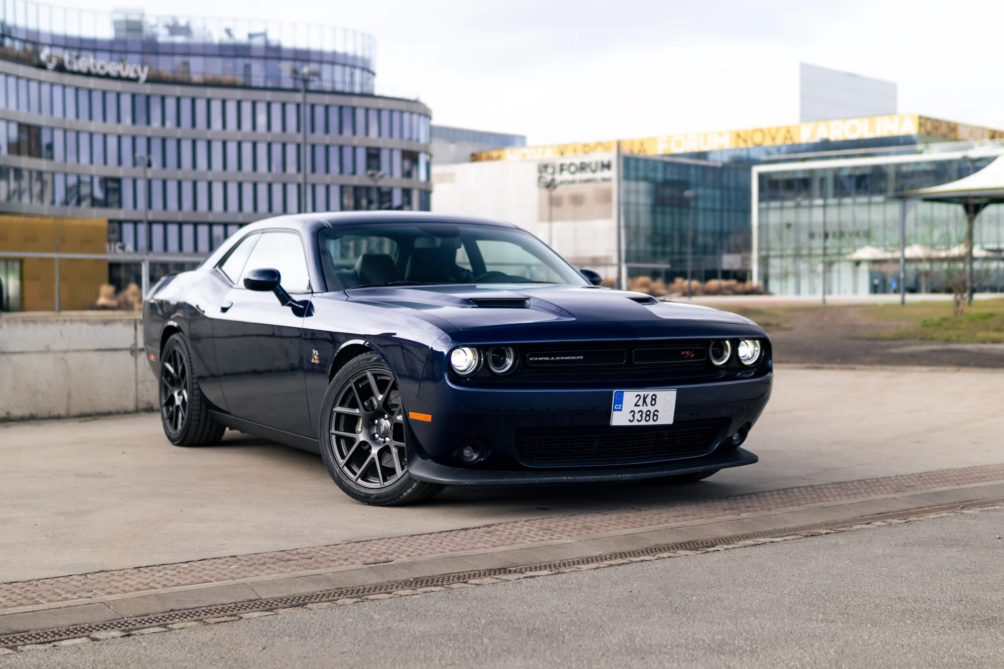 Zážitek v americkém Dodge Challenger 6,4 l Scat Pack: spolujízda i řízení