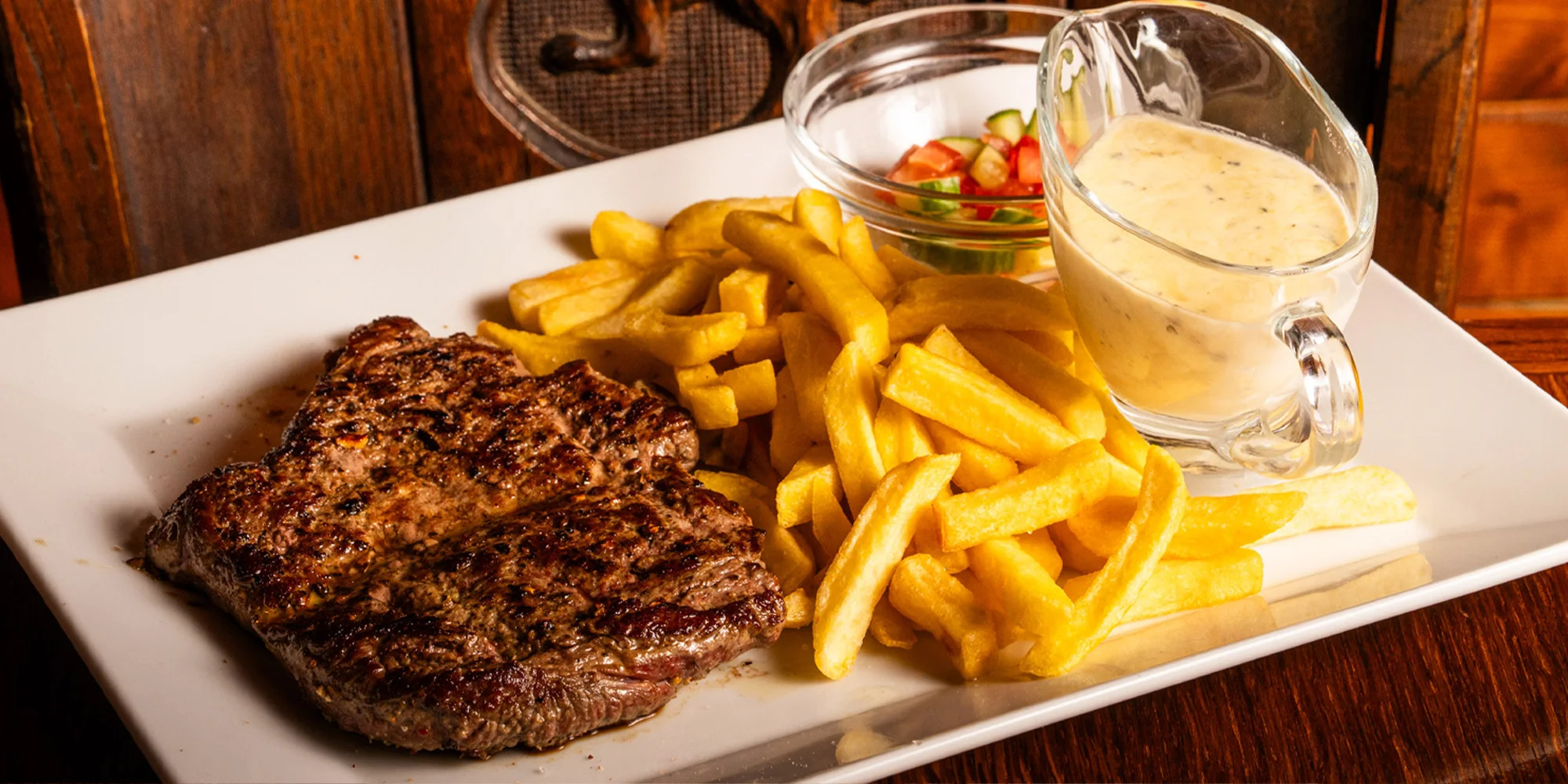 Hovězí steak dle výběru, hranolky a omáčka pro 1 i 2 osoby