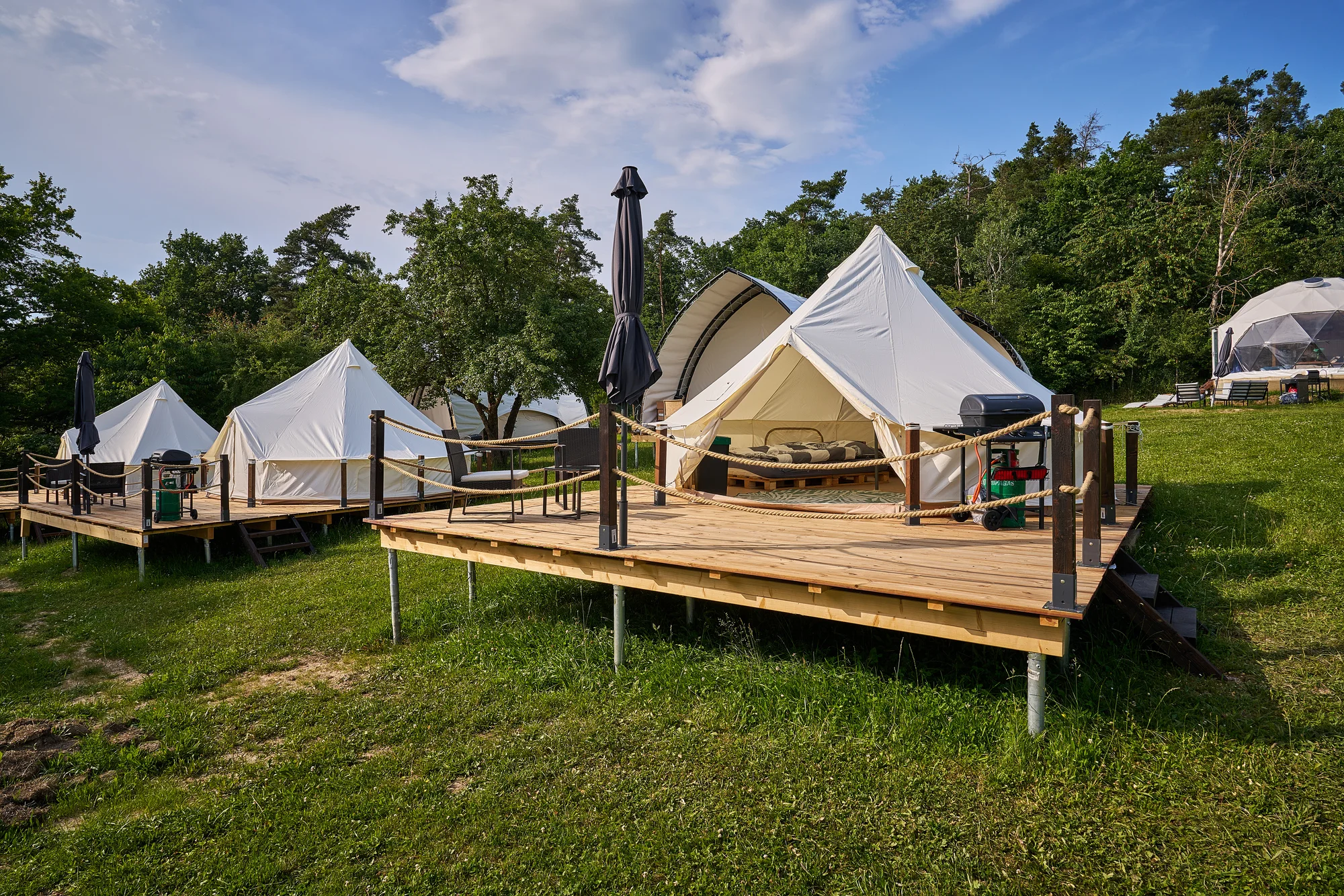 Glamping na Slapech: luxusní stany pro dva i celou rodinu, krásná lokalita přímo u přehrady