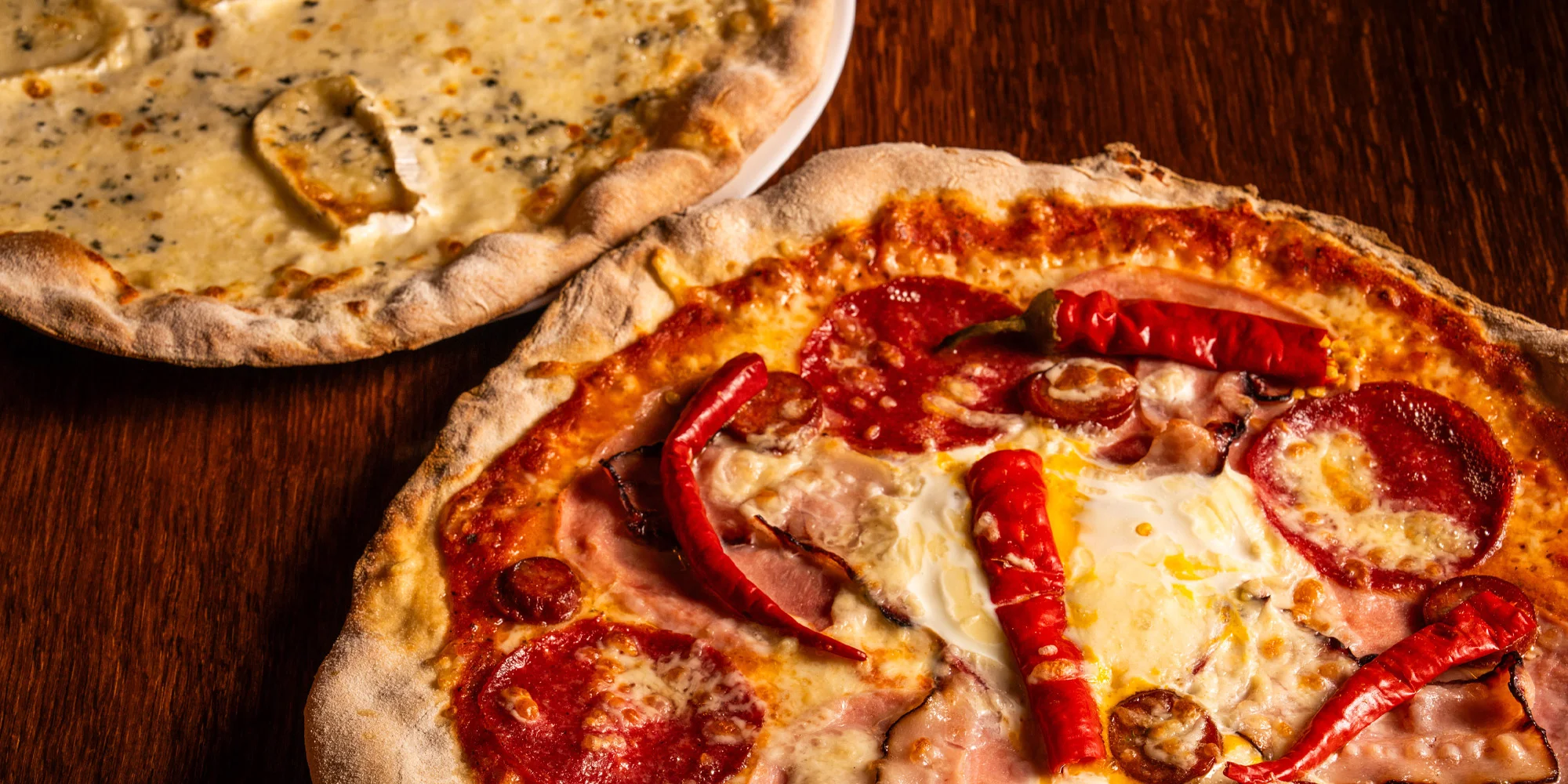 Pizza dle výběru pro 2 až 4 osoby: šunková, sýry i diavola