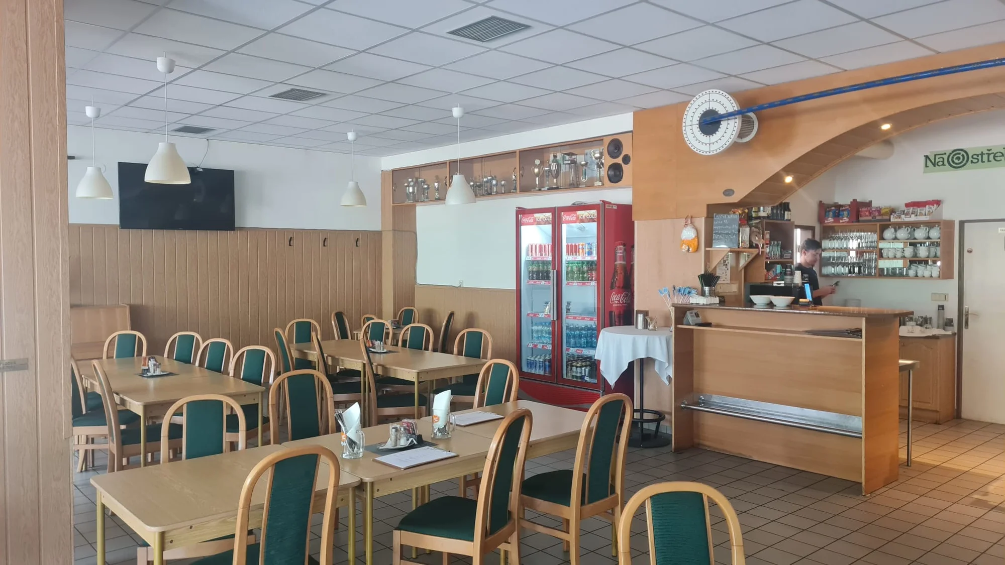 XXL kuřecí nebo vepřový řízek a bramborový salát pro 1 nebo 2 osoby