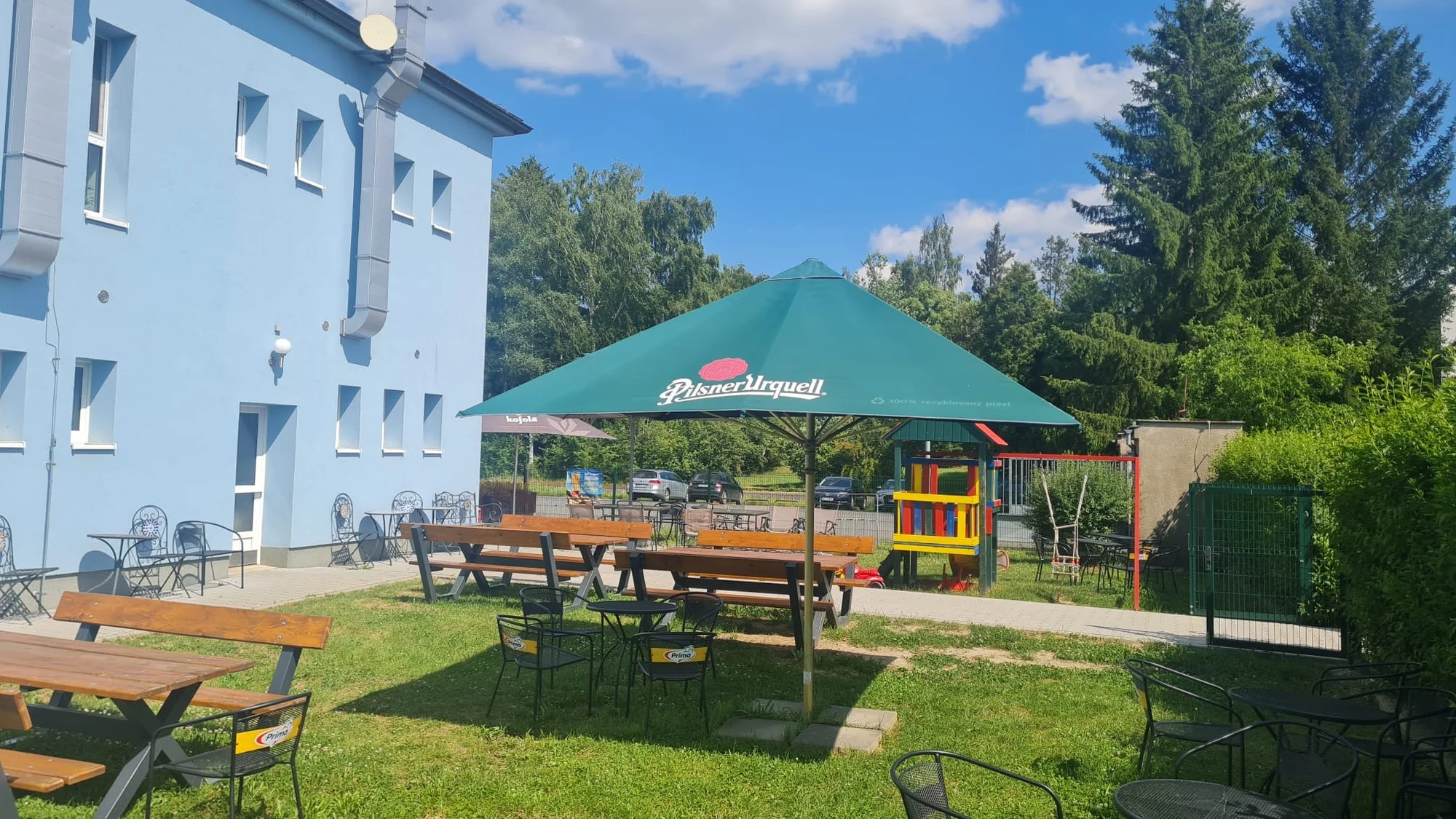 XXL kuřecí nebo vepřový řízek a bramborový salát pro 1 nebo 2 osoby