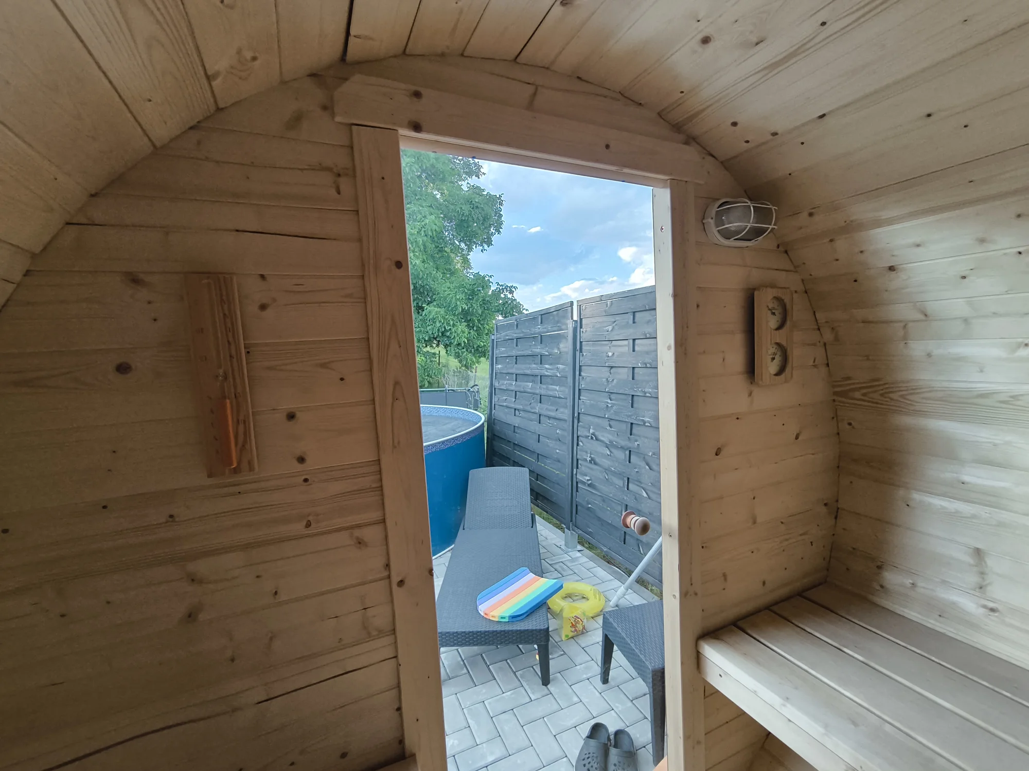 Relax ve stylové americké chatě poblíž Olomouce až pro 4 osoby: snídaně, vířivý koupací sud