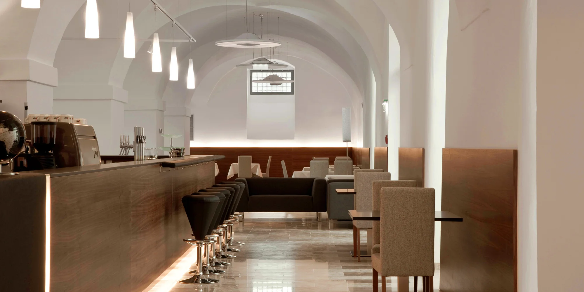 Hotel v klášteře ze 17. století s výhledem na Dunaj: snídaně a wellness, děti zdarma