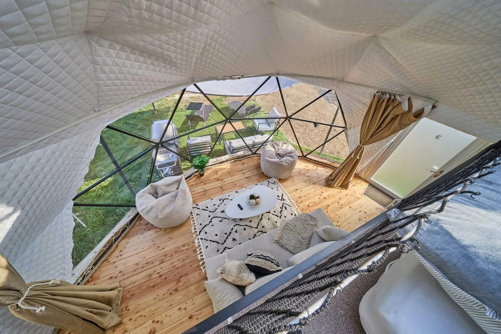 Glamping na Slapech: luxusní stany pro dva i celou rodinu, krásná lokalita přímo u přehrady