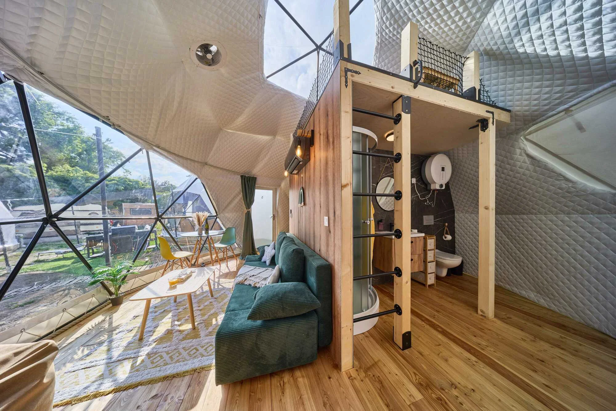 Glamping na Slapech: luxusní stany pro dva i celou rodinu, krásná lokalita přímo u přehrady