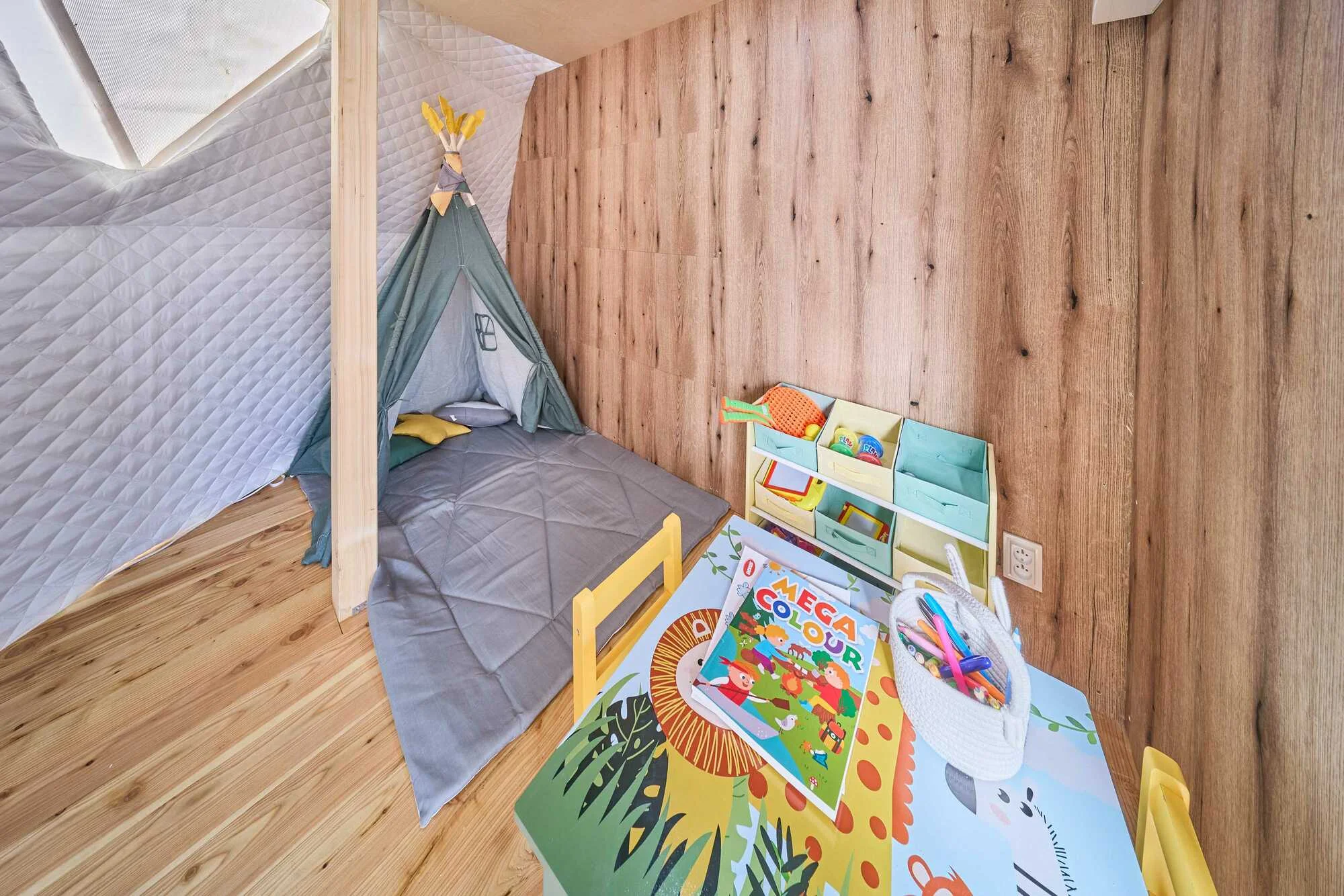 Glamping na Slapech: luxusní stany pro dva i celou rodinu, krásná lokalita přímo u přehrady